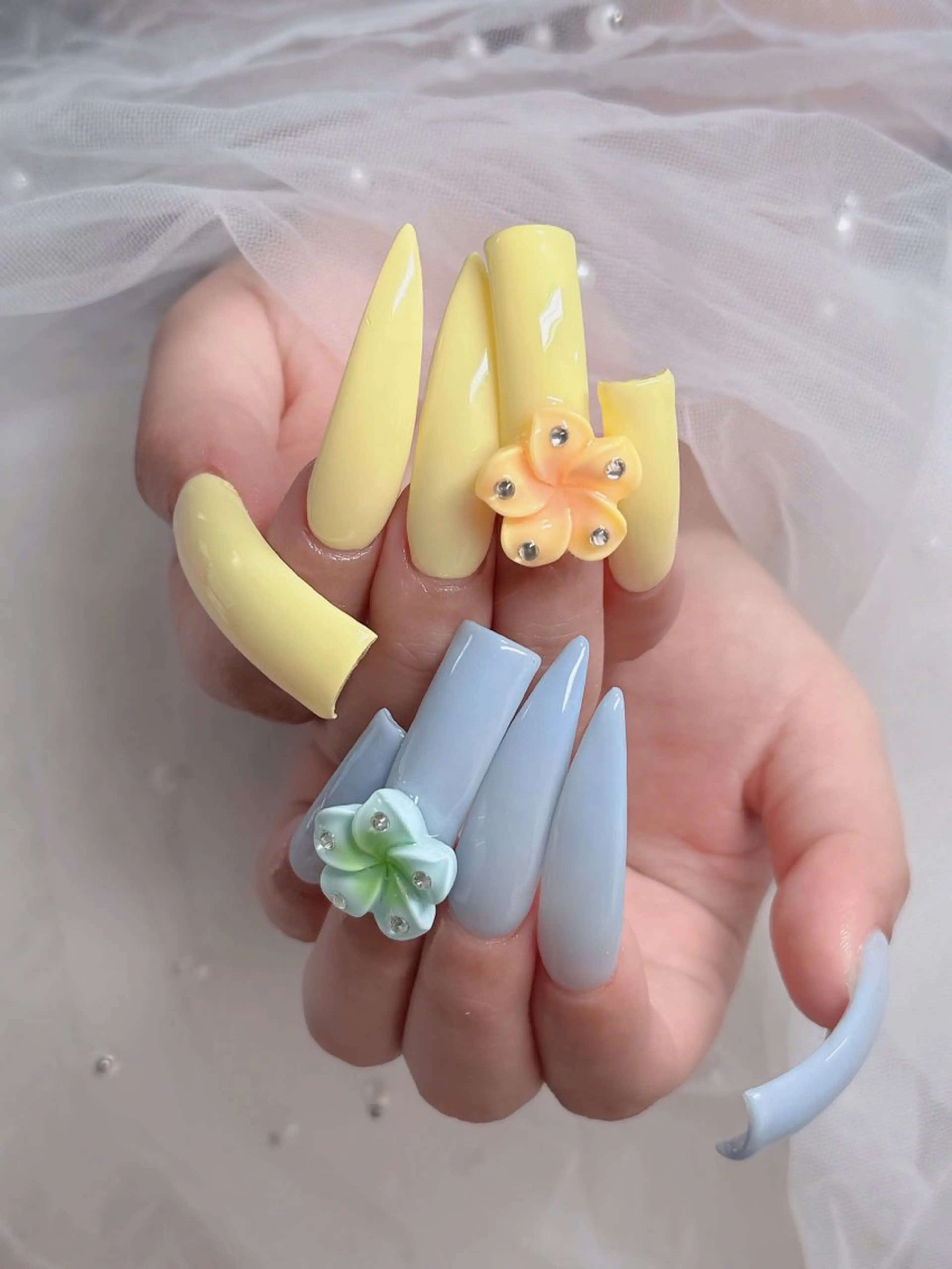 ネイル オーロラネイル フレンチネイル ジェルネイル ハロウィン キラキラネイル ハンドネイル H.baby Nail Salon所属・H.baby Nail Salonのネイルデザイン