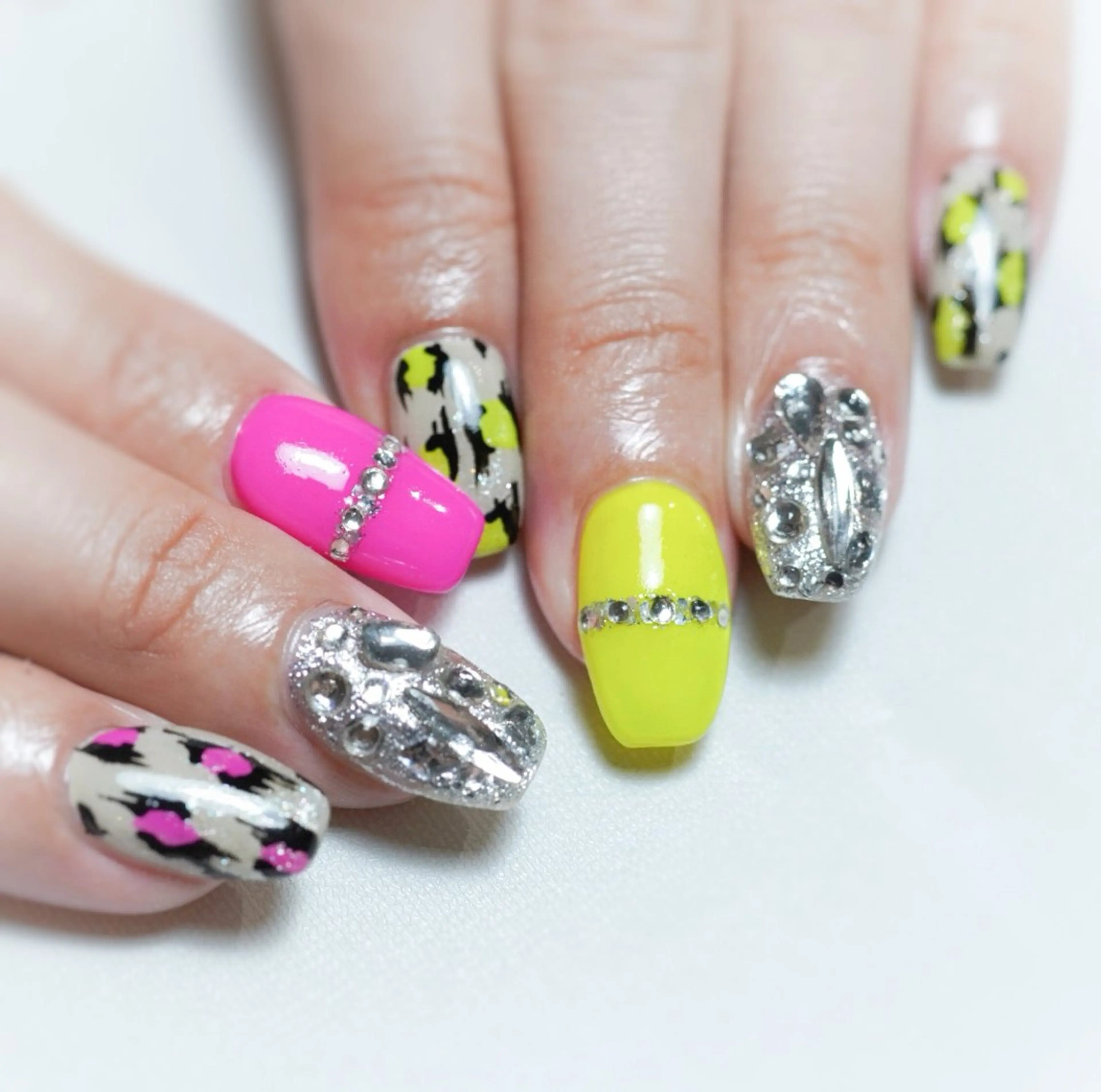 ミディアム ハンドネイル Re nail所属・Re nailのネイルデザイン