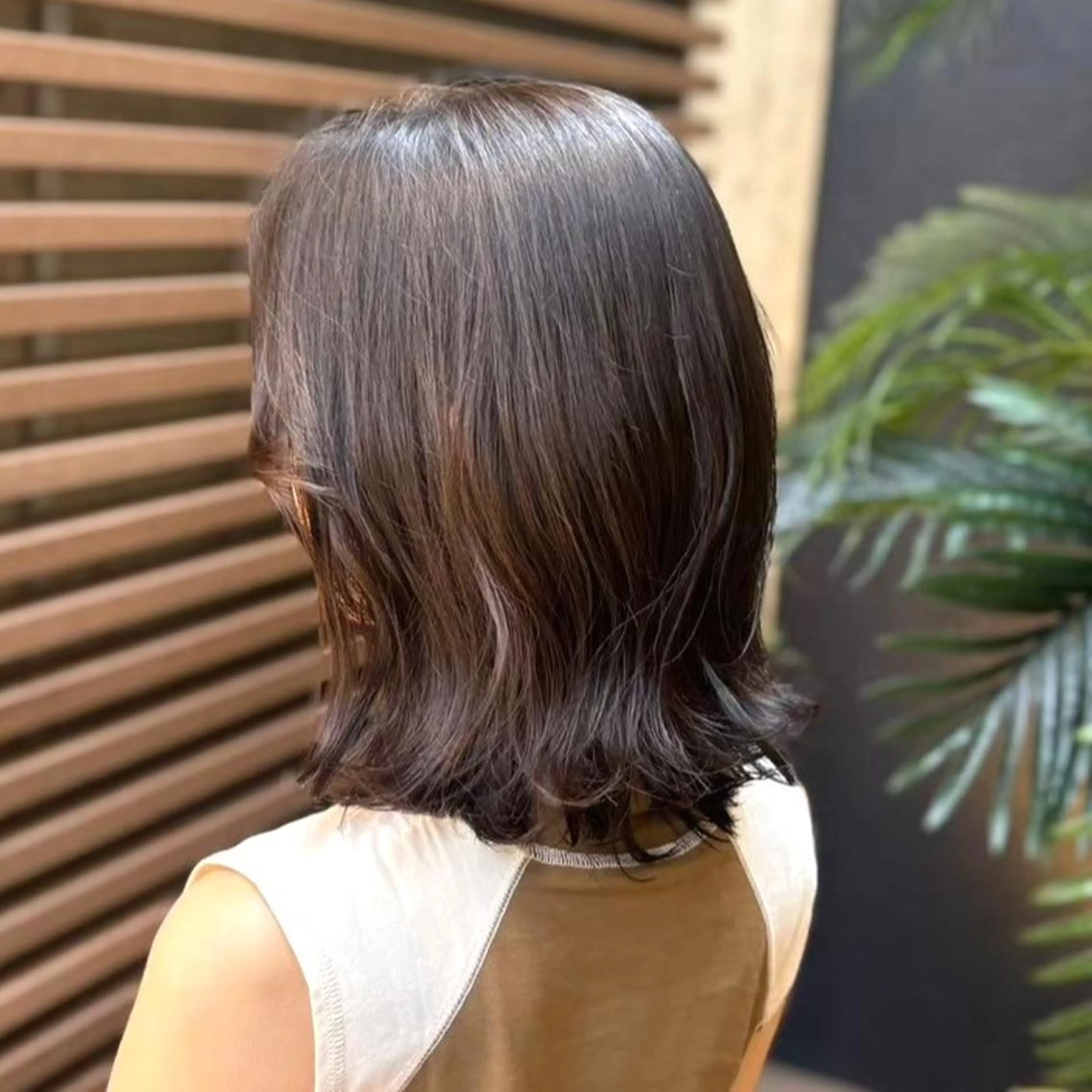 ミディアム カラー 外ハネヘア カット ヘアカラー 秋山 達乃進のヘアスタイル