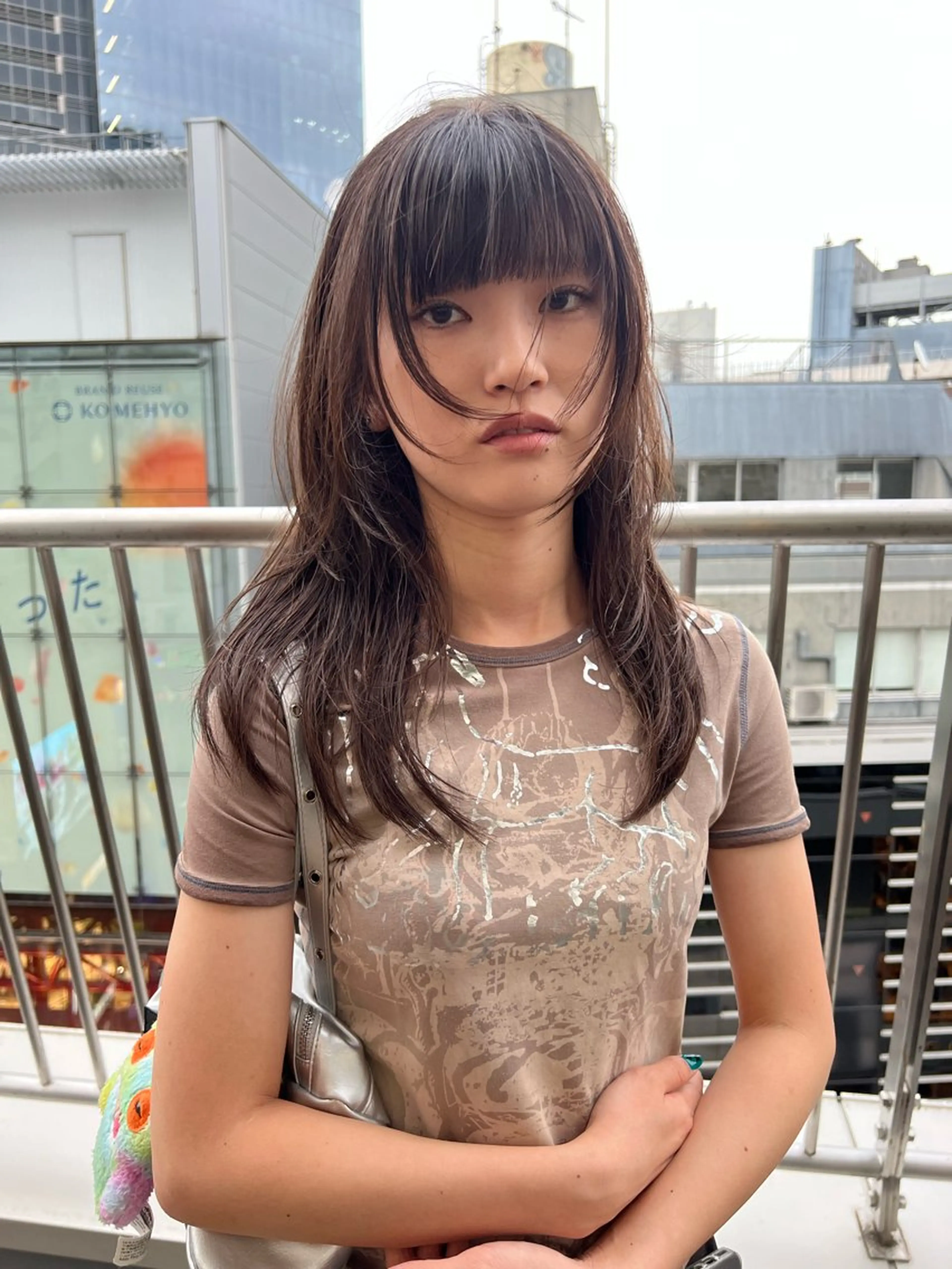 ミディアム カラー ベージュカラー ブリーチ ケアブリーチ 透明感カラー ダブルカラー カット ヘアカラー トリートメント ニュアンスレイヤー ハイトーンカラーのヘアスタイル