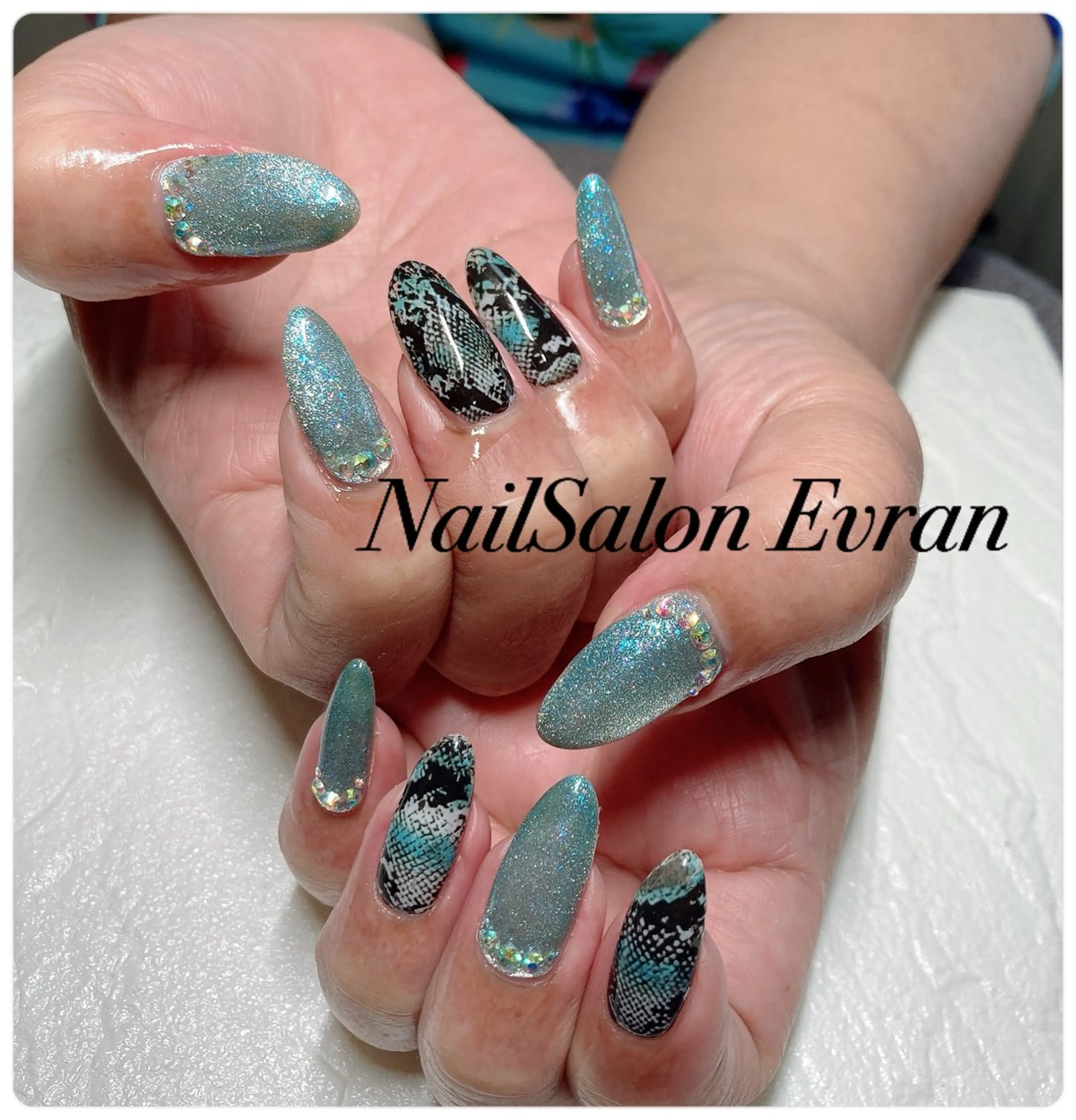 ネイル アートネイル フレンチネイル ジェルネイル マグネットネイル 持ち込み ハンドネイル Nail salon Evranのネイルデザイン