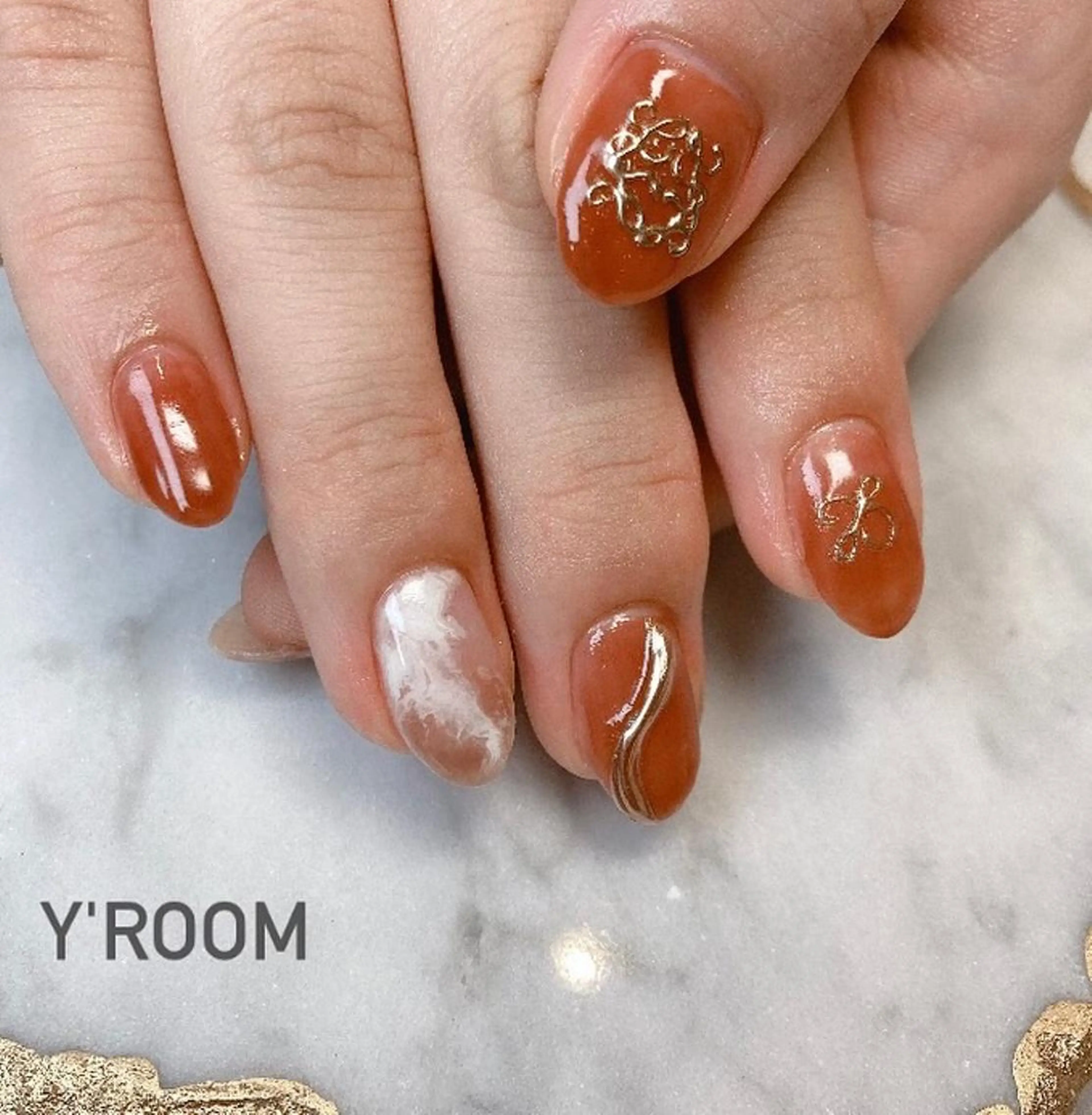 ネイル オーロラネイル フラッシュネイル フットネイル ジェルネイル 氷ネイル・うるうるネイル YUKA （ネイリスト）のネイルデザイン