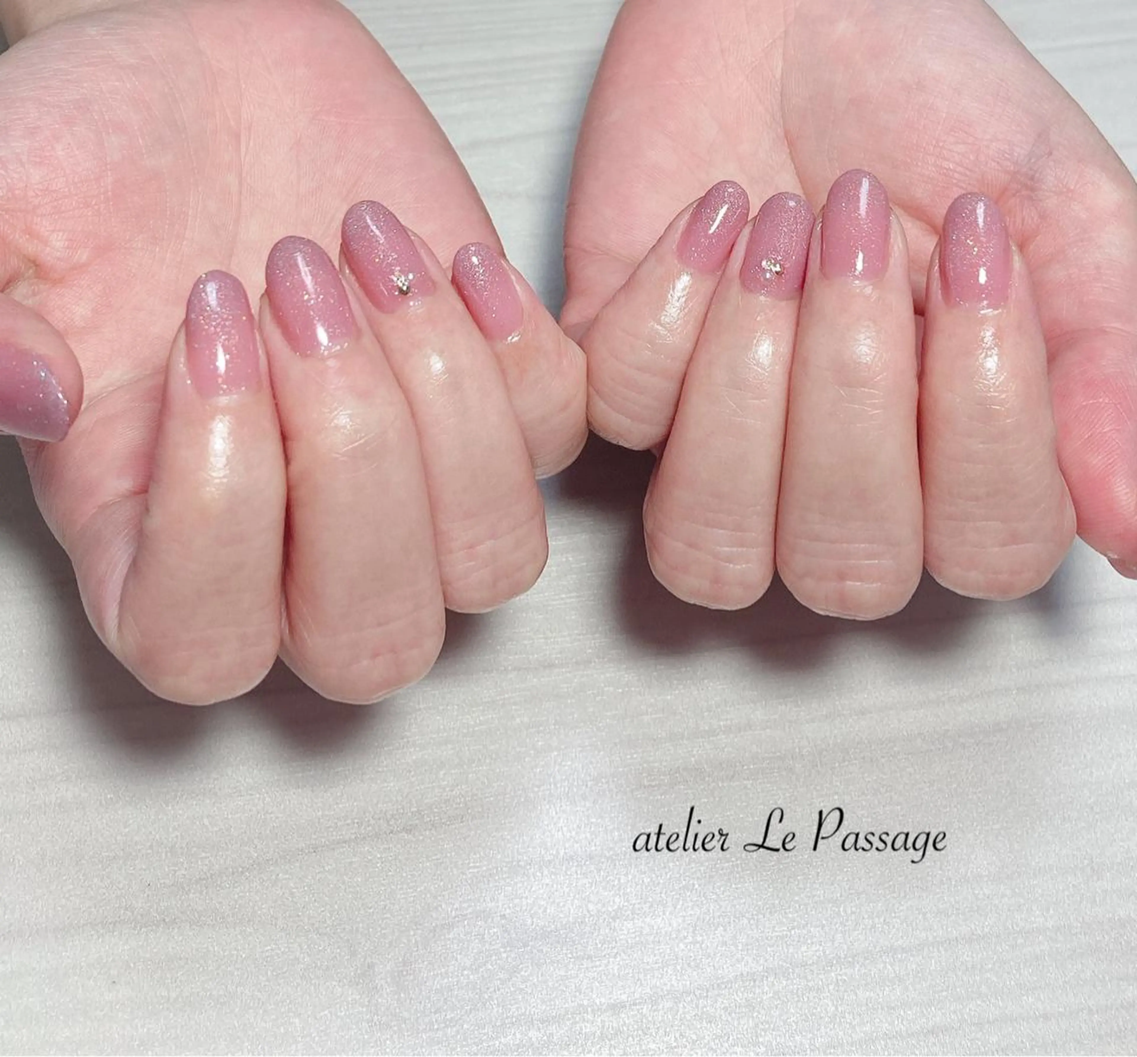 ネイル ジェルネイル グラデーション キラキラネイル ラメ(グリッター) オフィスネイル Atelier Le Passage所属・h nakatsukaのネイルデザイン