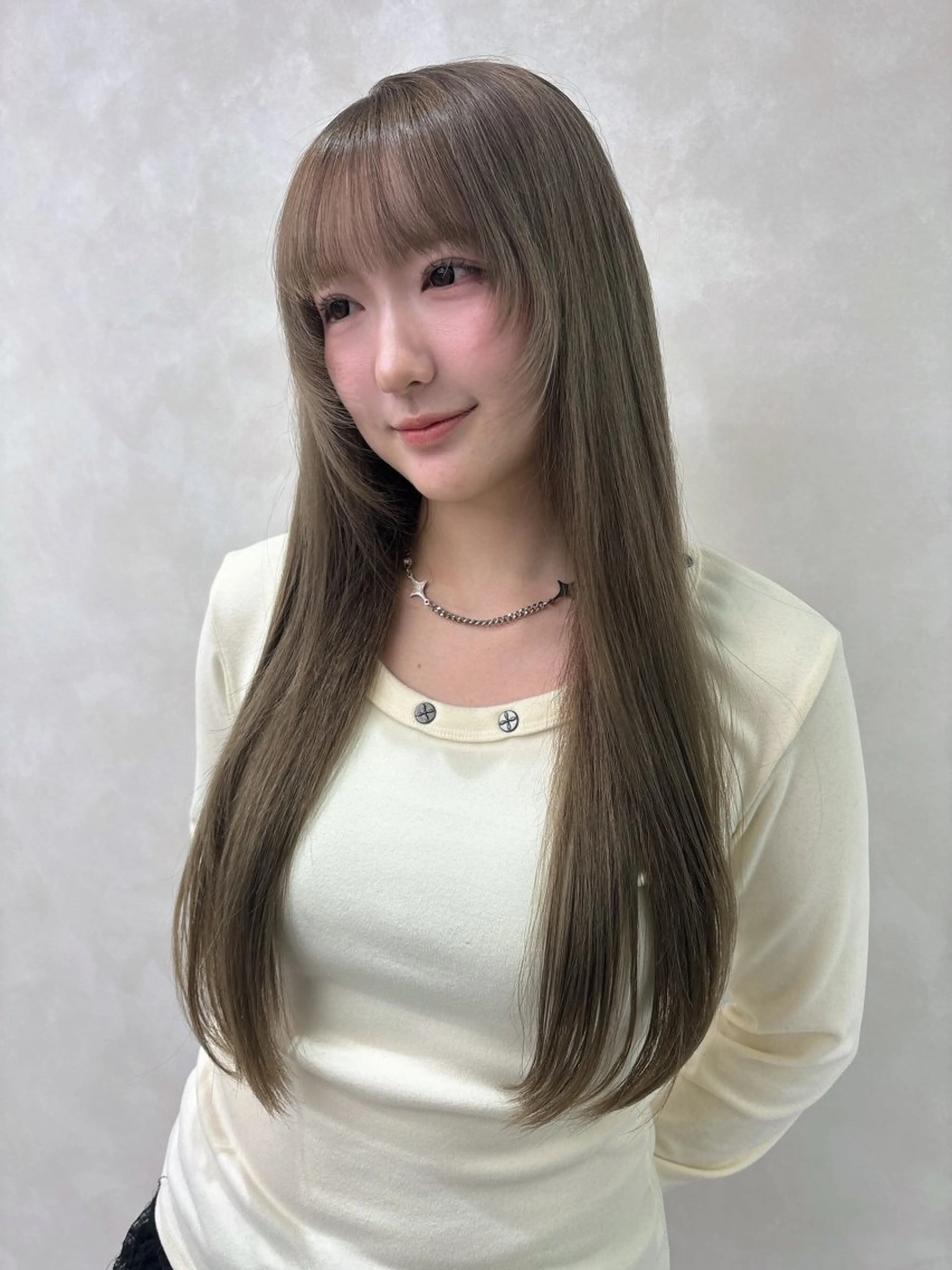 カラー グレージュ ミルクティーグレージュ ヘアカラー 冬に向けて艶髪カラ ーHarusa🎀のヘアスタイル