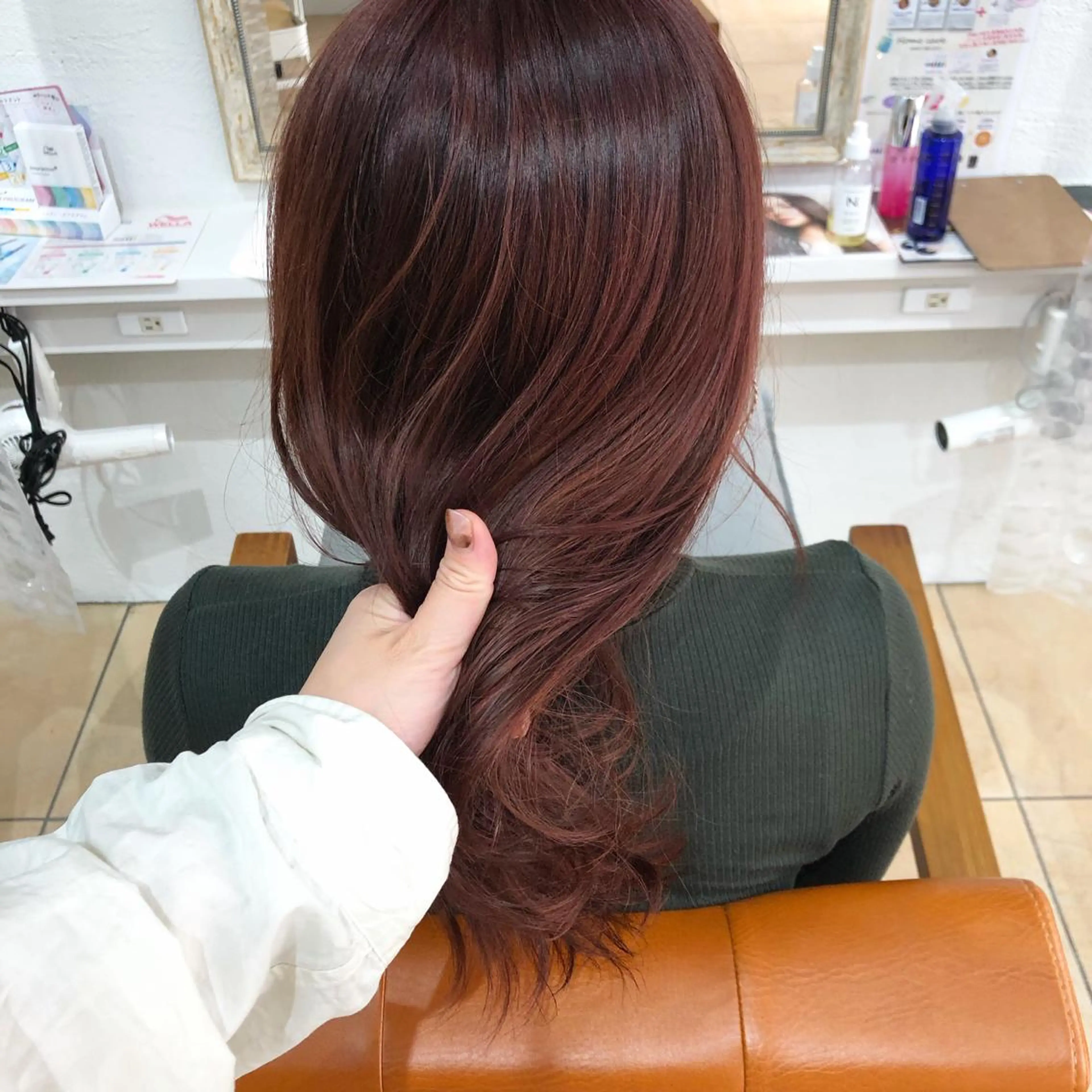 セミロング カット ヘアカラー トリートメント ＨＩ ROのヘアスタイル