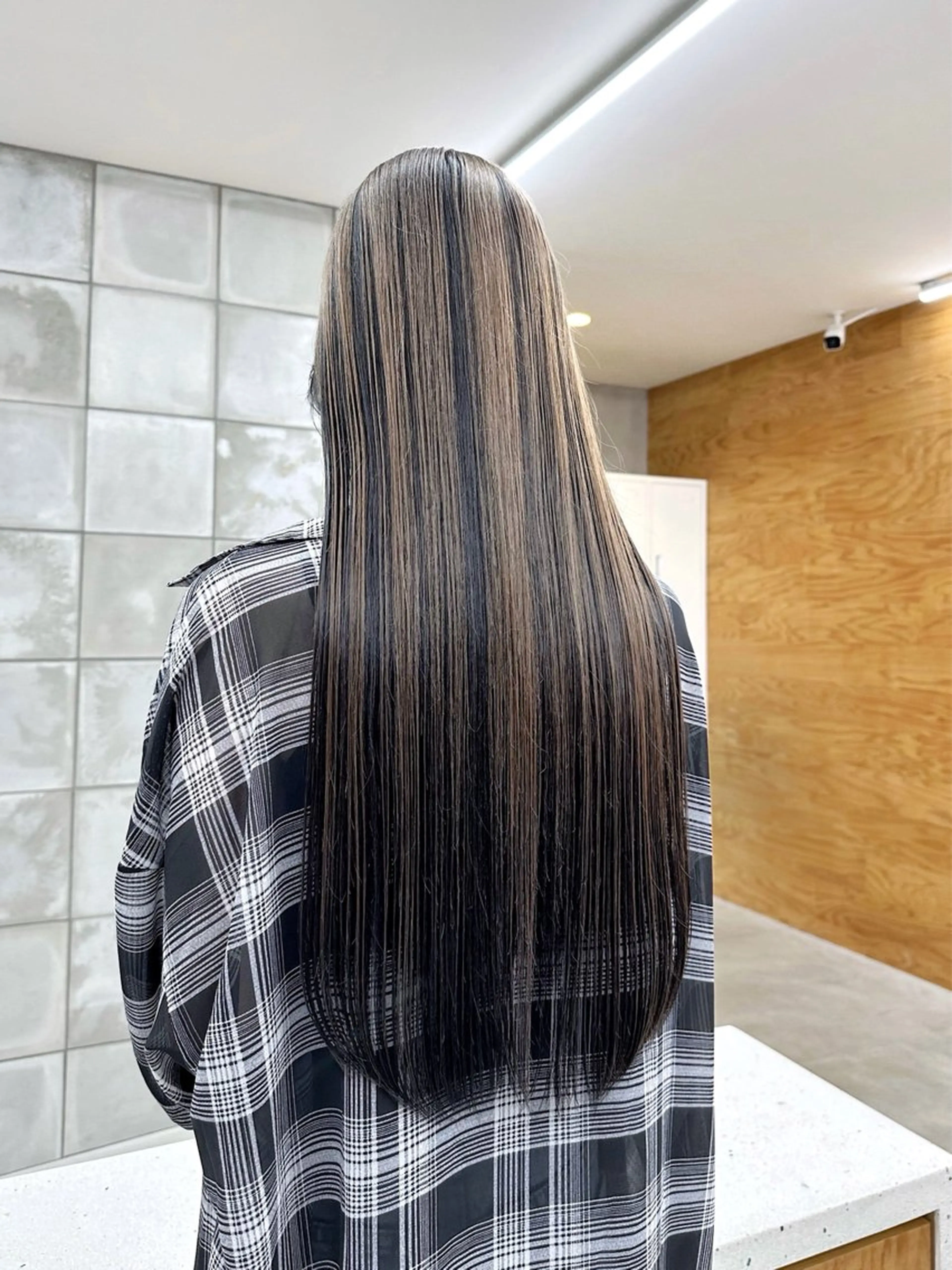 ロング カラー ブリーチ 酸性ストレート カット ヘアカラー 榛地 渉馬のヘアスタイル