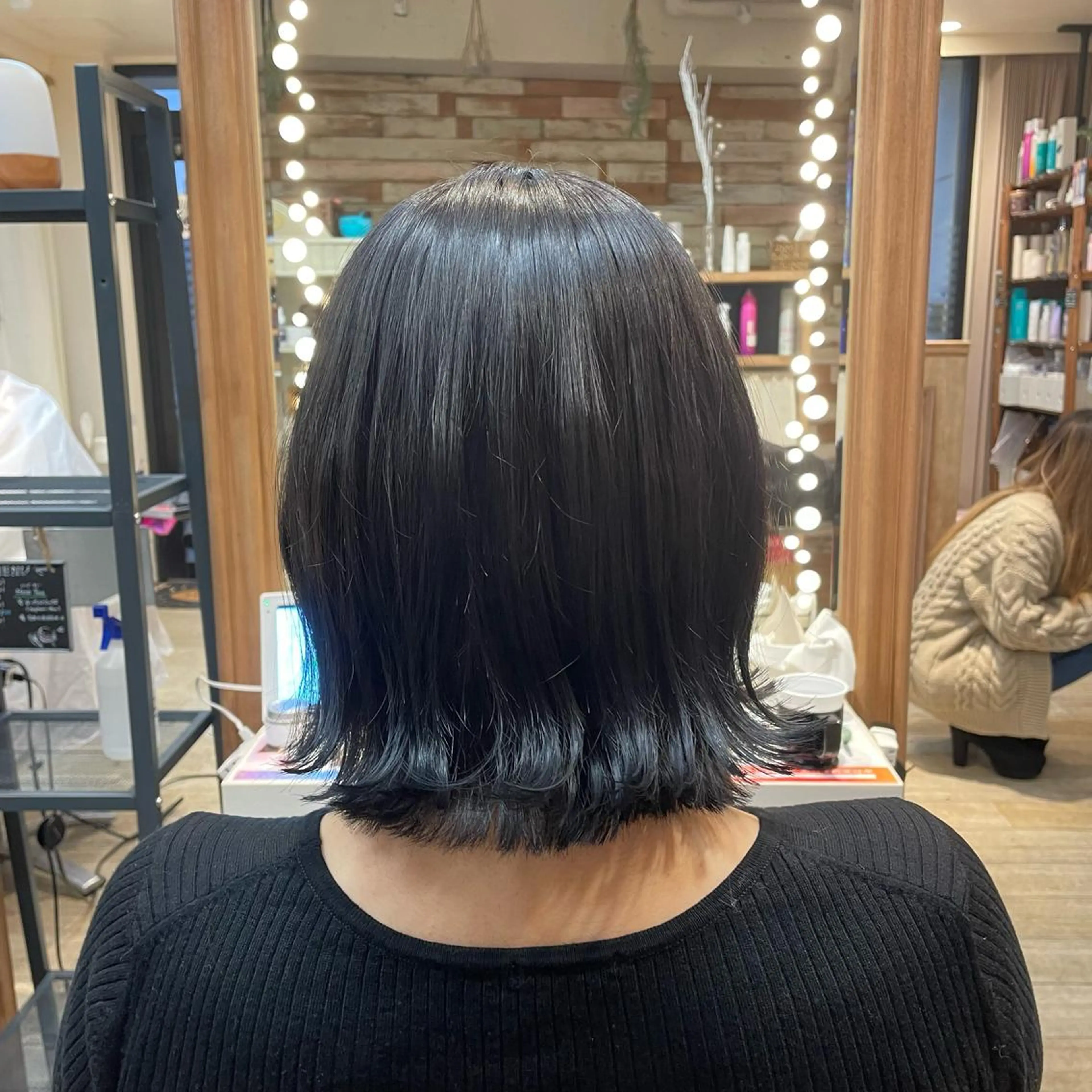 ショート カラー 黒髪 ブルーカラー ブルーブラック LOG/所属・✨縮毛/ブリーチ✨ 出口 紗依のヘアスタイル