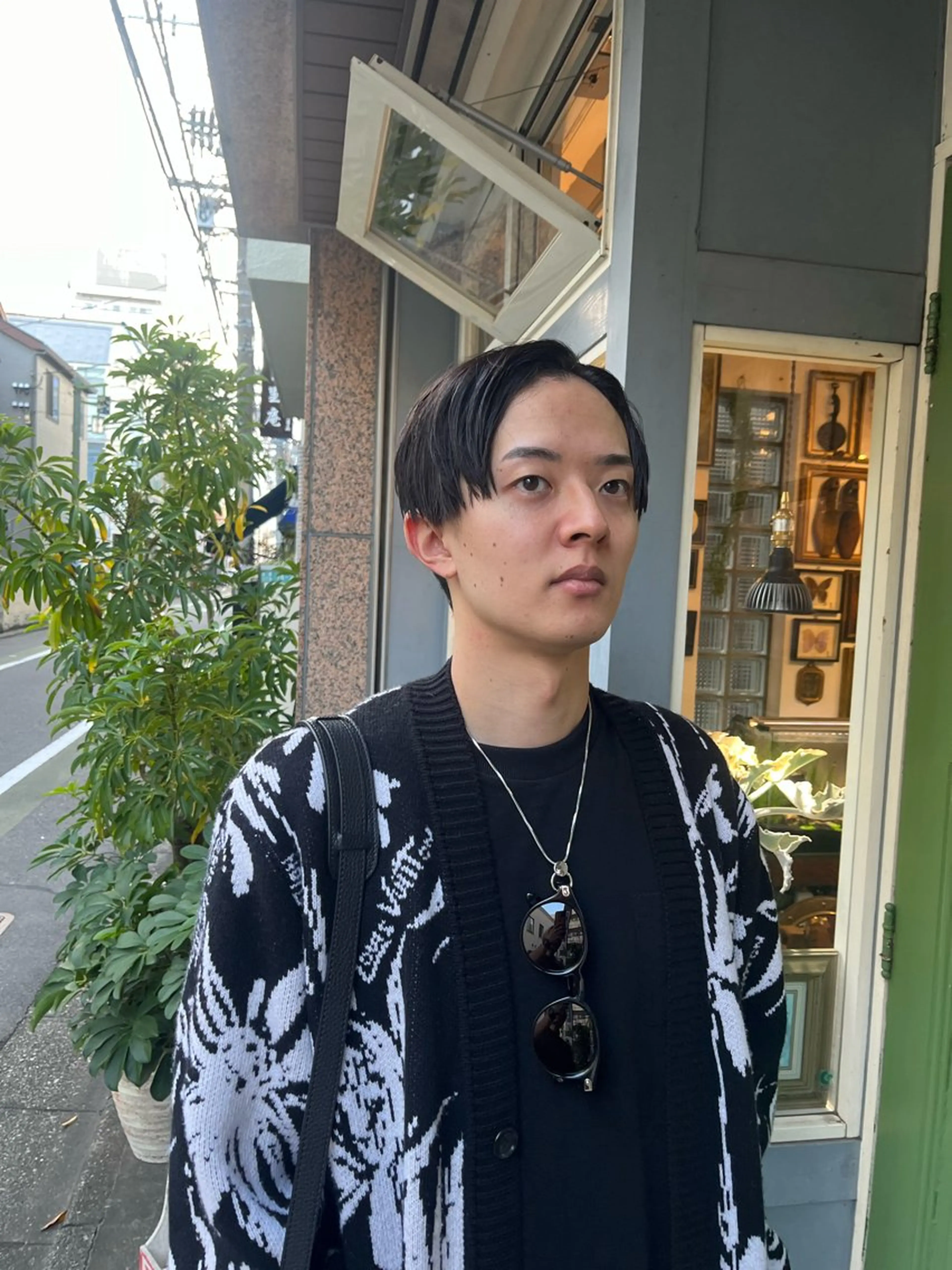 ショート メンズ センターパート カット ヘッドスパ 抜け感パーマ/ 顔まわり/緒方椋のヘアスタイル