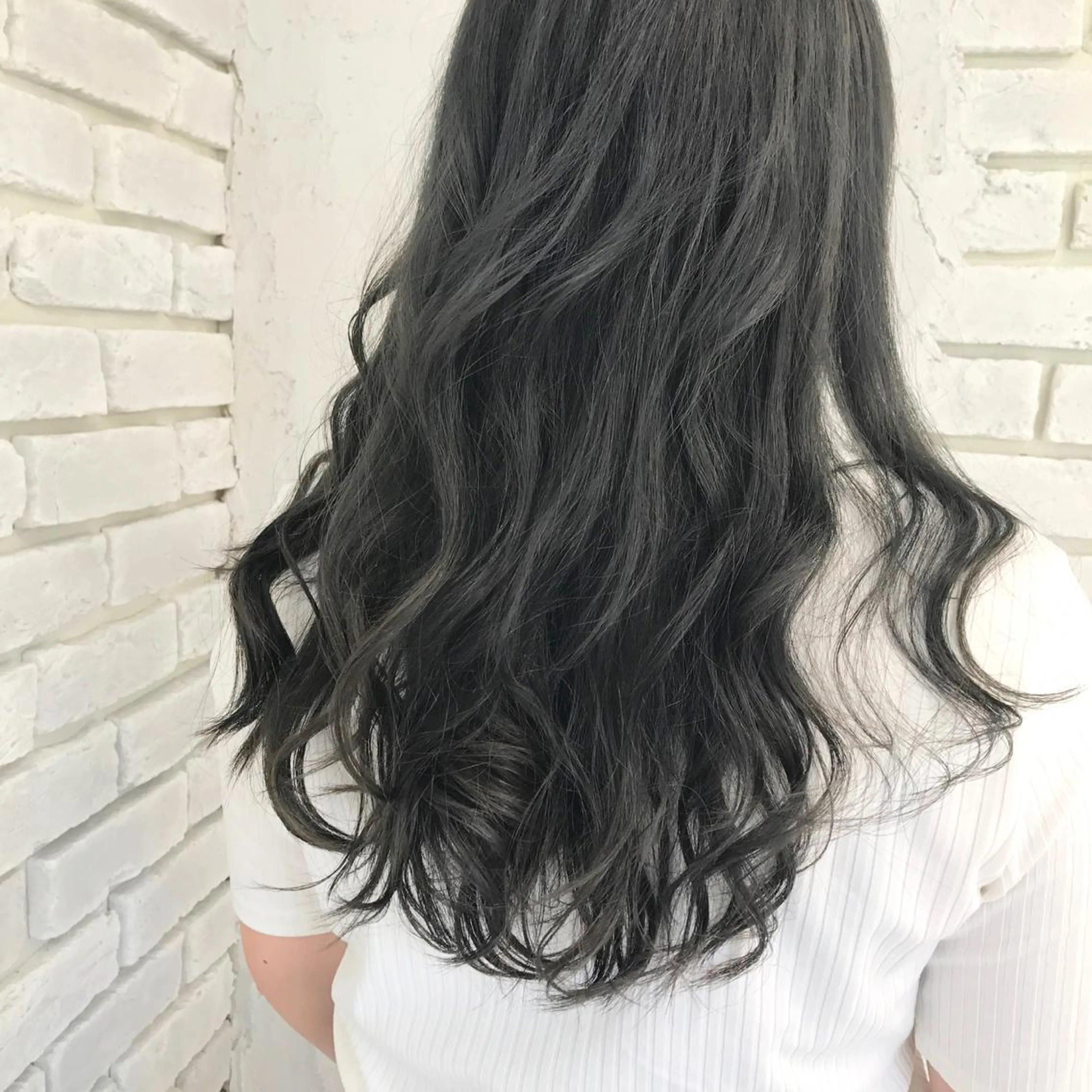 ロング カラー ブリーチ ブルーカラー ブルージュ イルミナカラー 🪽似合わせNO.1 marina🦩のヘアスタイル