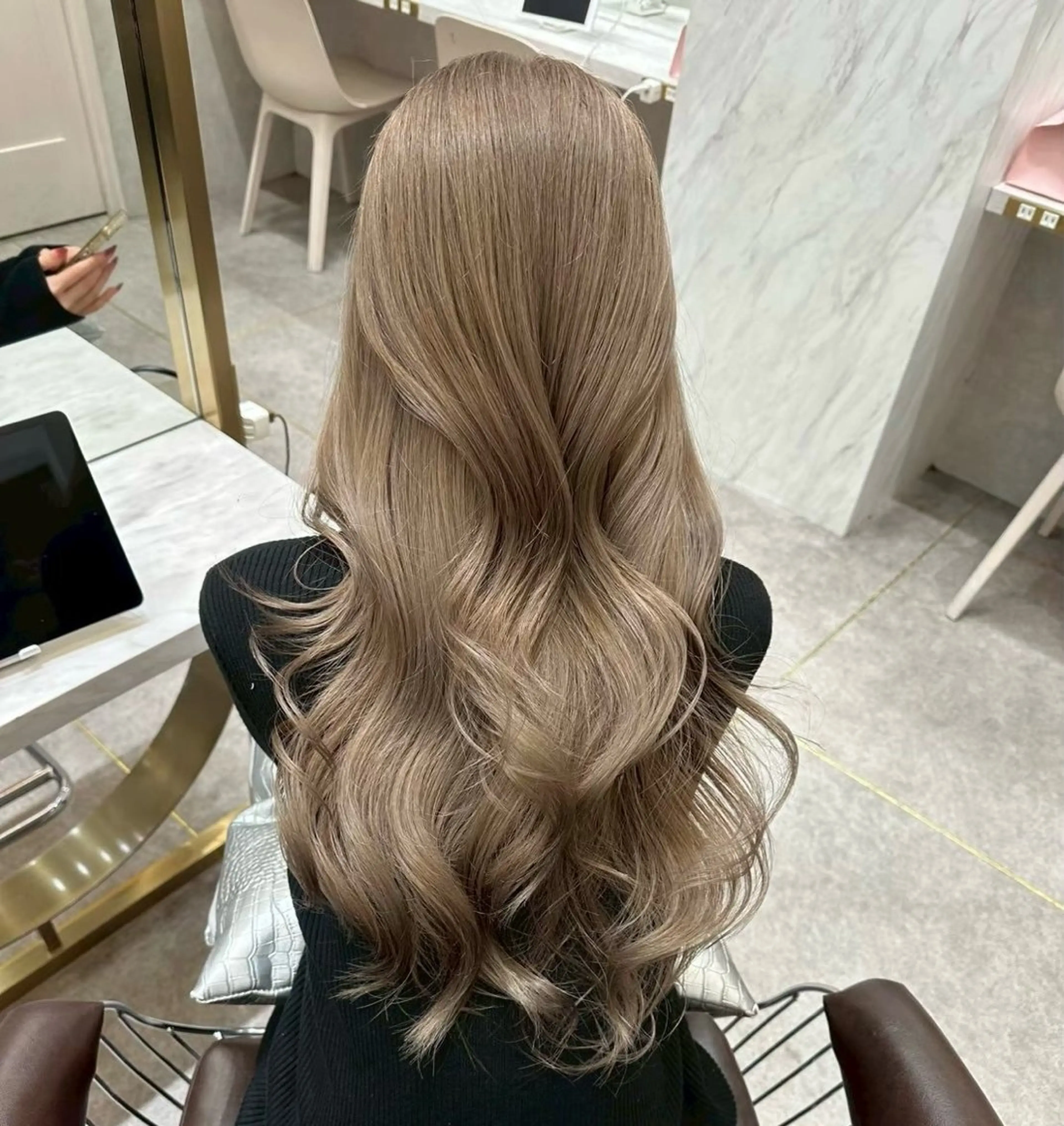 ロング くびれヘア 髪質改善 韓国風ヘア ヘアカラー トリートメント Lond Role所属・ブリーチなしカラー shizuka🎀のヘアスタイル