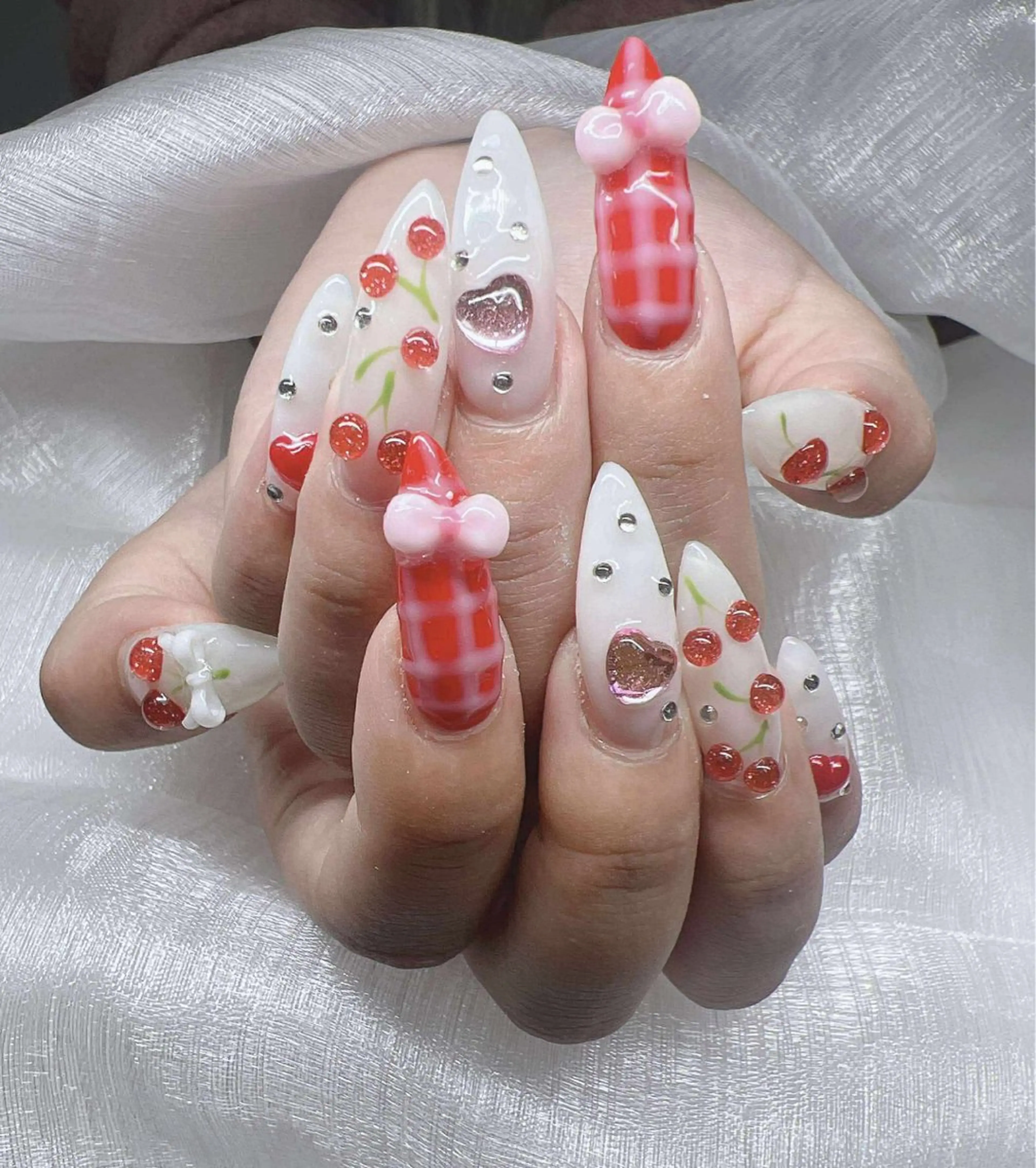 ネイル 長さ出し グラデーション 卒業式 キラキラネイル マグネットネイル ハンドネイル Lee Nailsのネイルデザイン