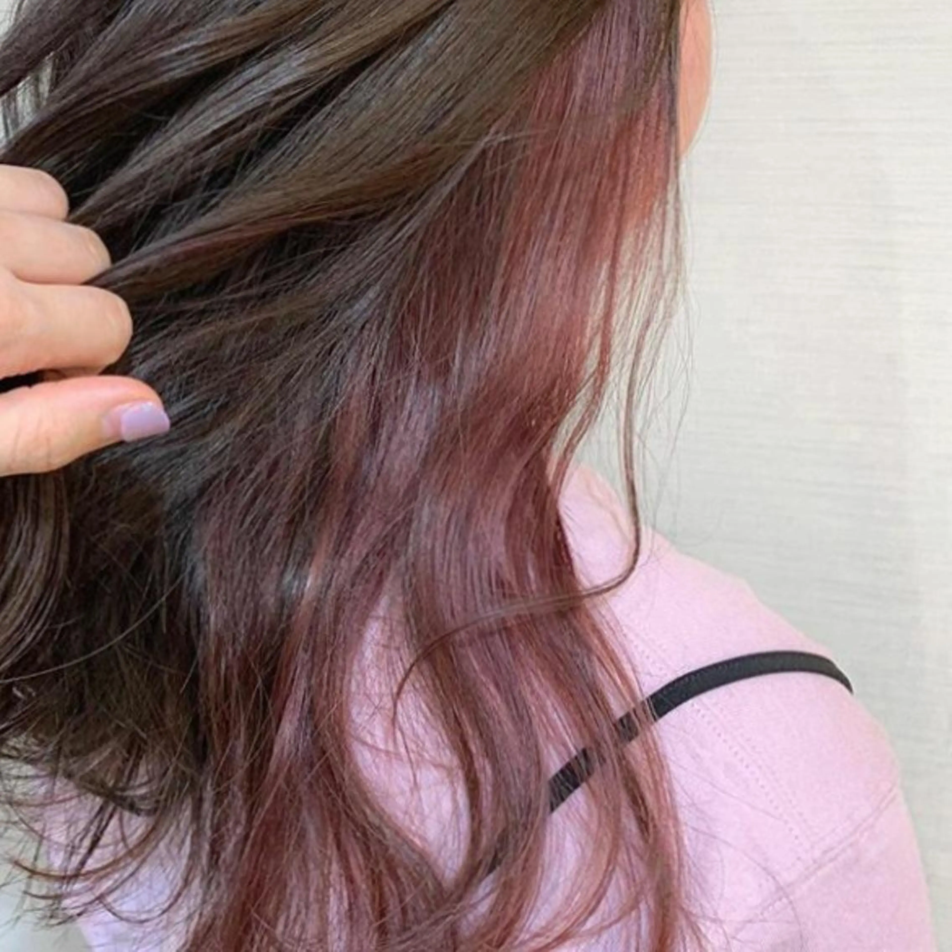 ミディアム カラー ヘアアレンジ ブリーチ ボルドーカラー デザインカラー イヤリングカラー インナーカラー カット ヘアカラー トリートメント かわい ゆうな 髪質改善/縮毛矯正のヘアスタイル