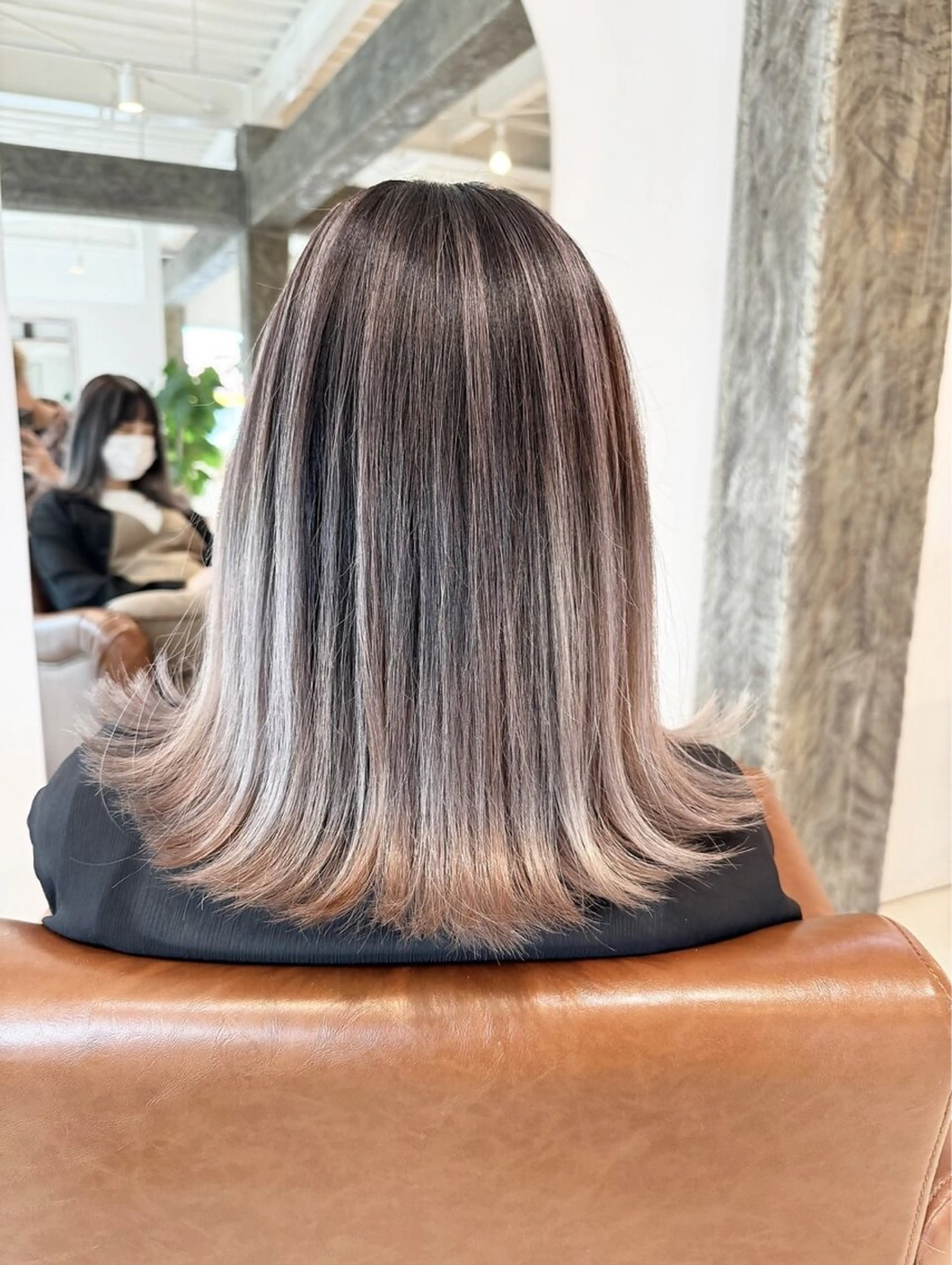 ミディアム レイヤーカット LAULEA所属・mi yuのヘアスタイル