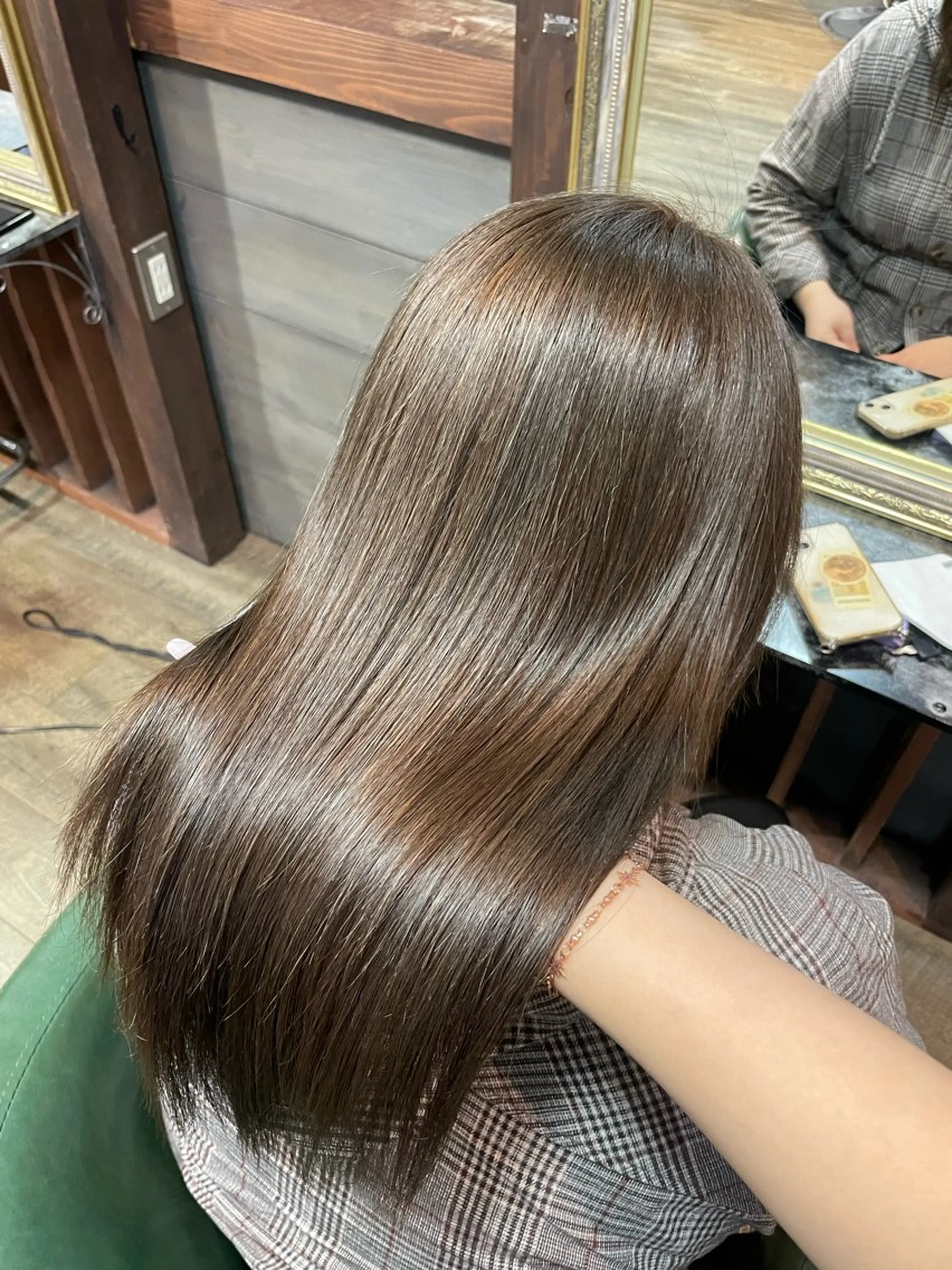 セミロング ヘアカラー MIKA 💫艶透明感カラーのヘアスタイル