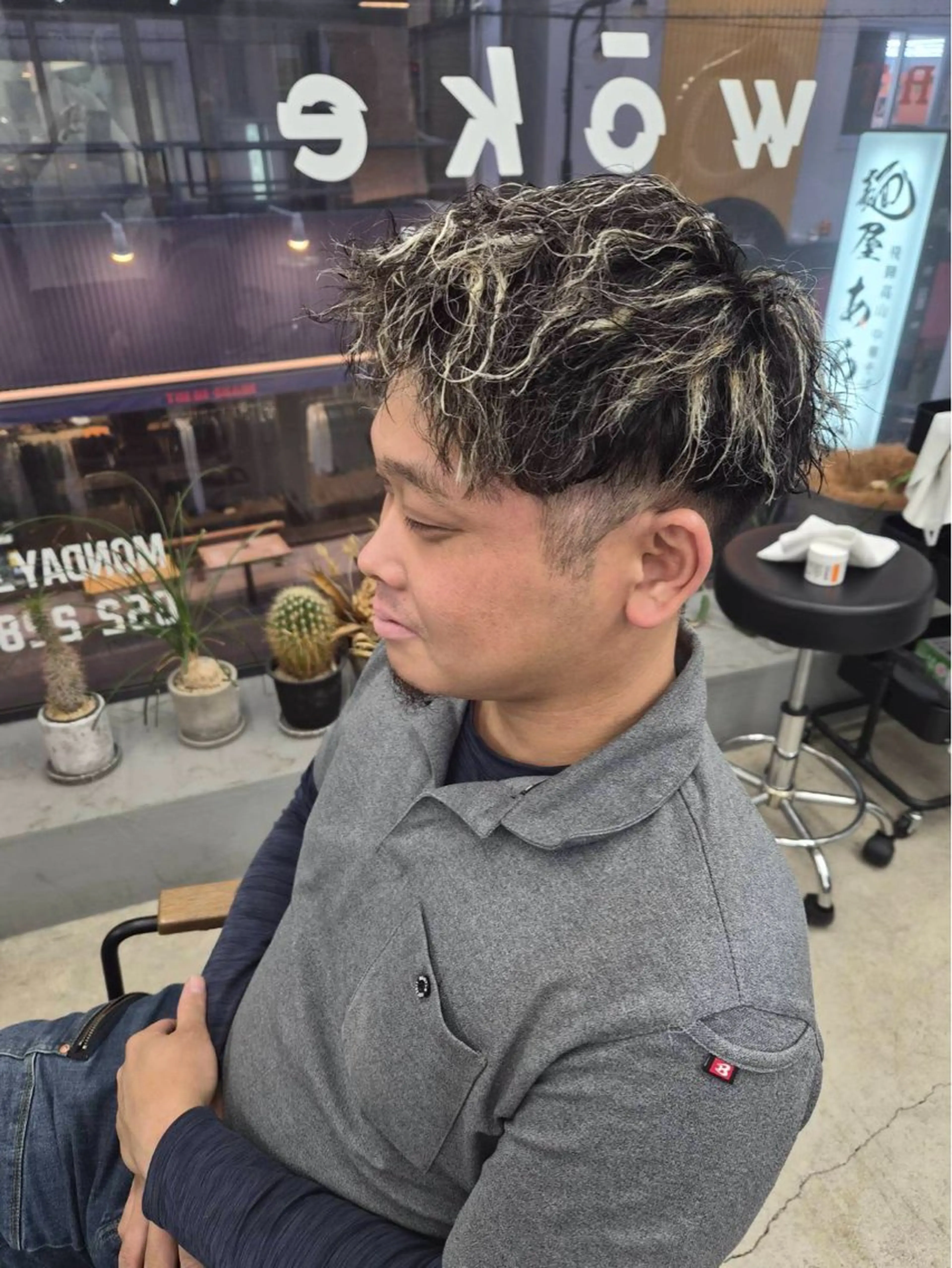 ショート パーマ メンズ カット ヘアカラー メンズ専門サロン wokeのヘアスタイル