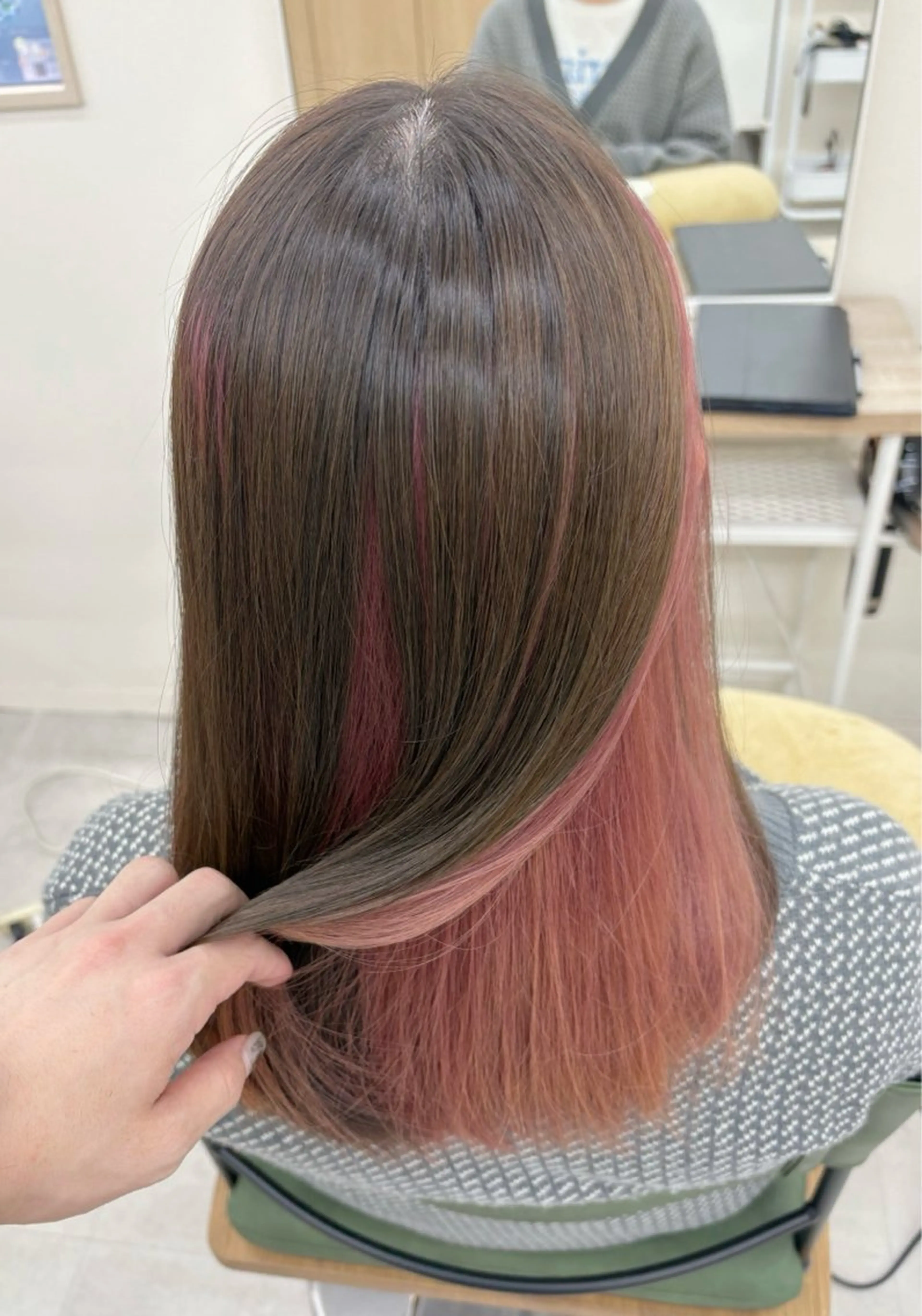 ロング カラー ヘアカラー NaVIユウジ ブリーチカラーのヘアスタイル