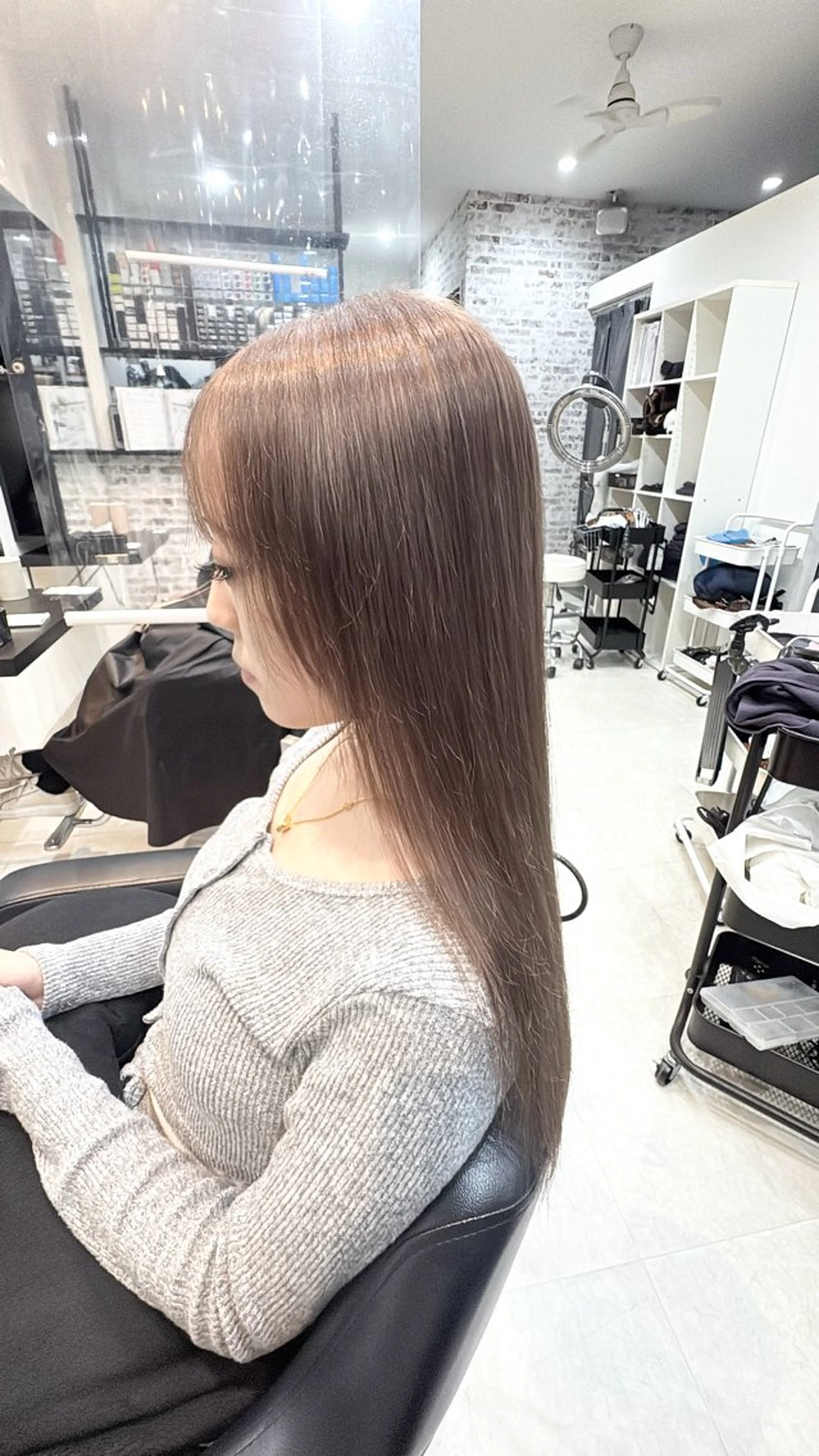 カットカラー【高発色＆ツヤ感ＵＰ】クリスタルカラー+カット+炭酸泉付の写真