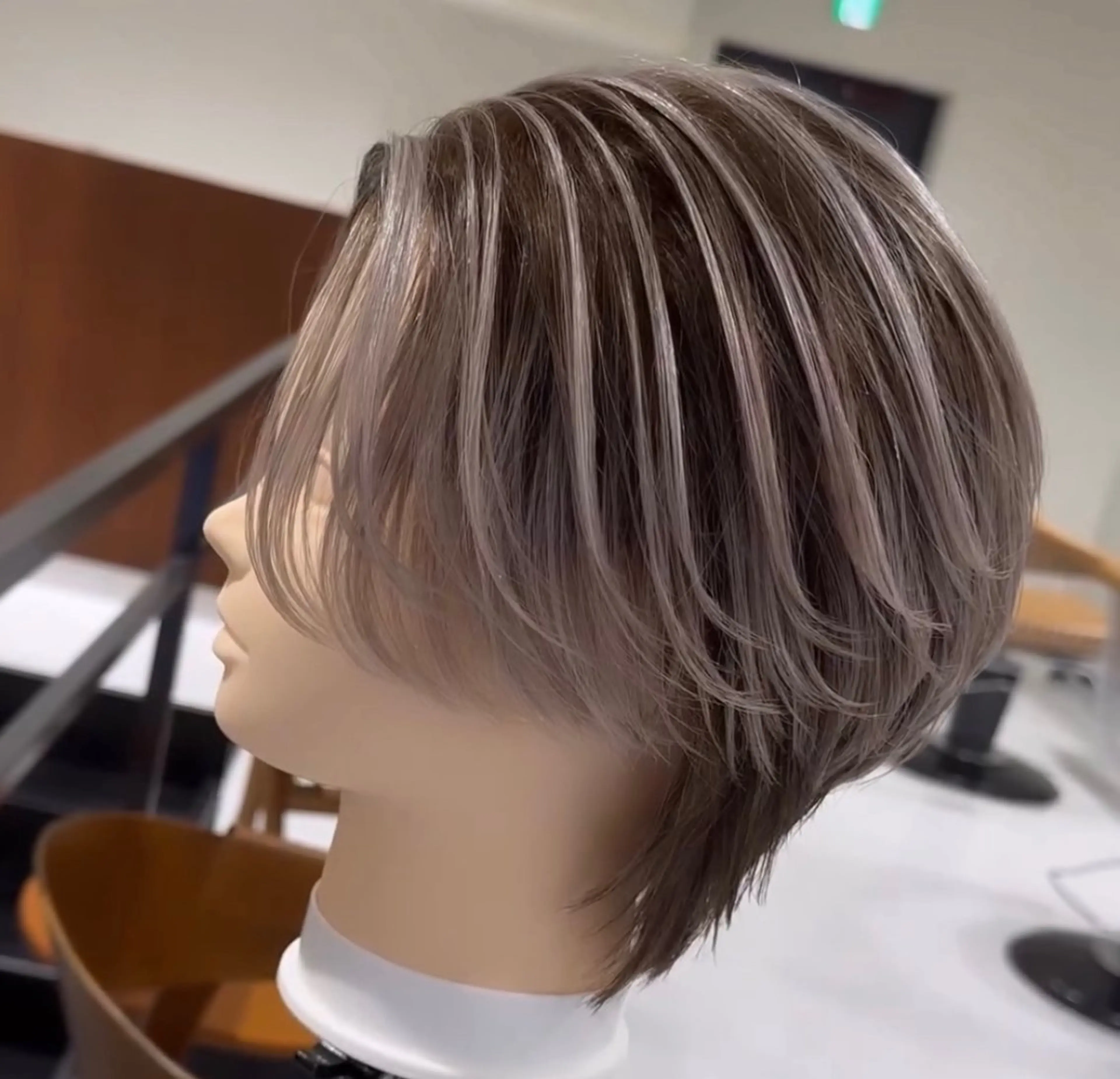 カラー メンズ メンズバレイヤージュ バレイヤージュ 金碇 祐羽人のヘアスタイル