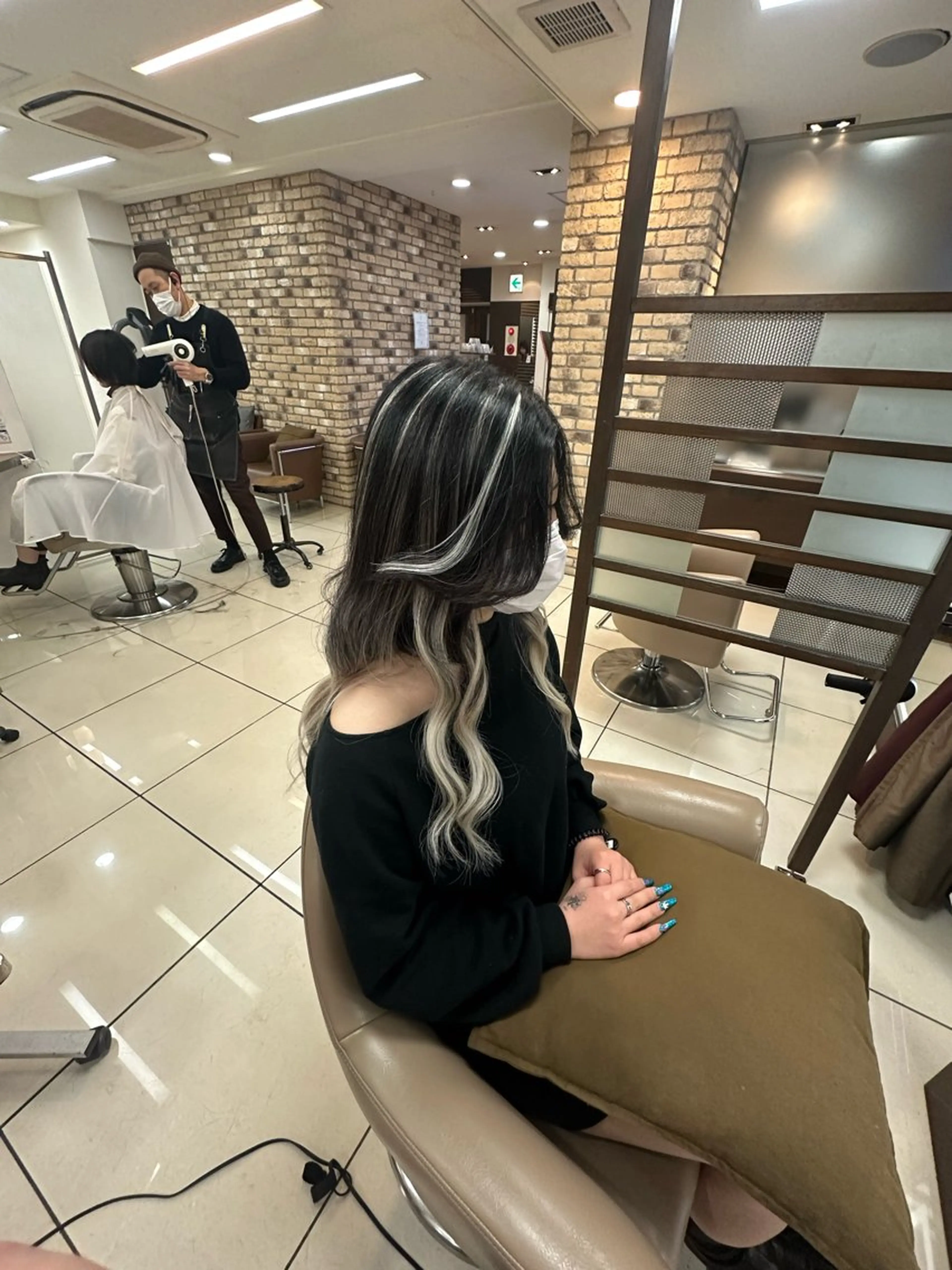 ラウンドマッシュシャ ドウニュアンスパーマのヘアスタイル