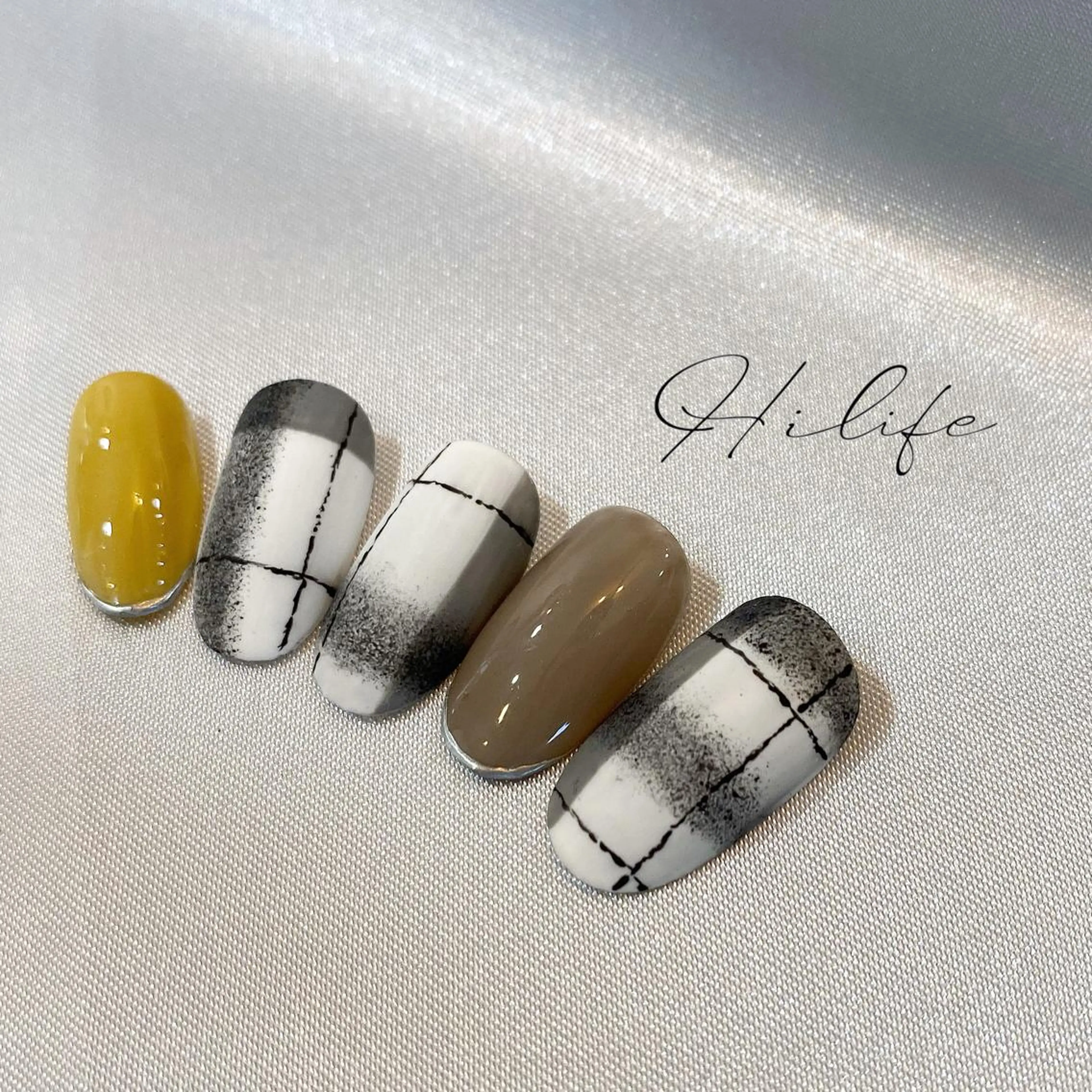 ネイル マットネイル Nail Adore.のネイルデザイン