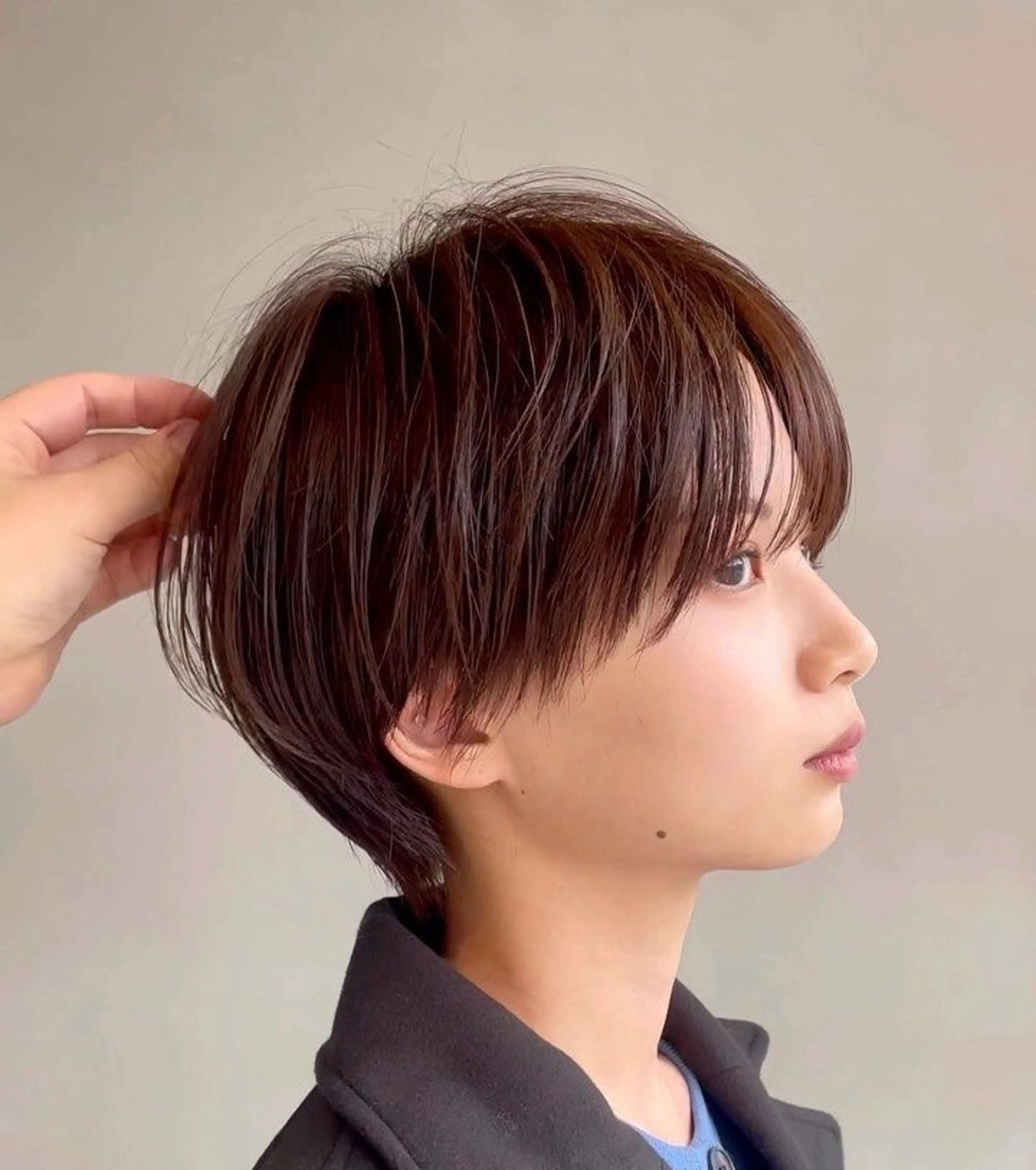 ショート atelier doux dimanche（アトリエ・ドゥー・ディマンシュ）所属・Fukamiレイヤー 透明感カラーのヘアスタイル