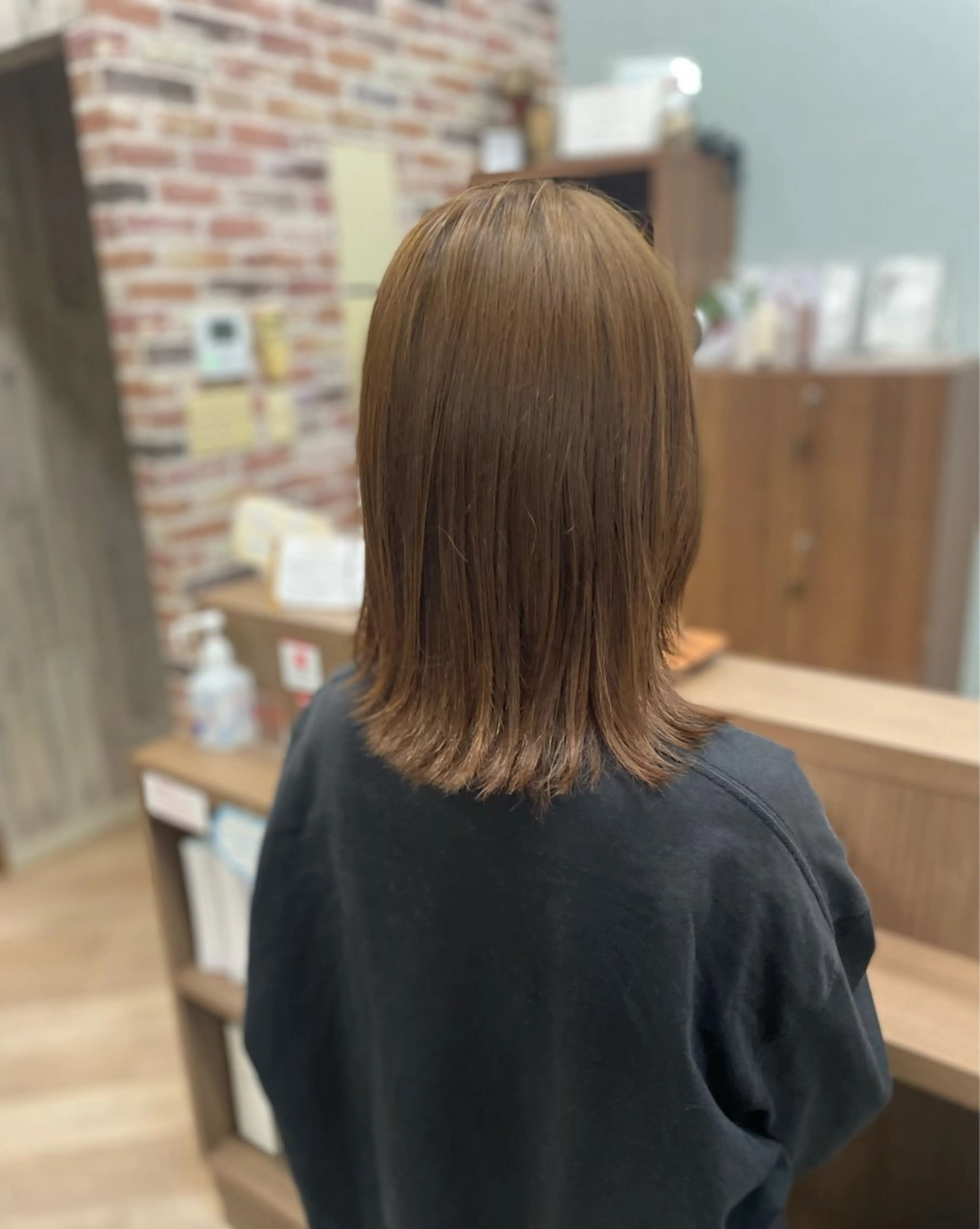 ミディアム カラー ブリーチ ハイトーンカラー ブリーチなしカラー ヘアカラー トリートメント シミズ カエデ🍁のヘアスタイル