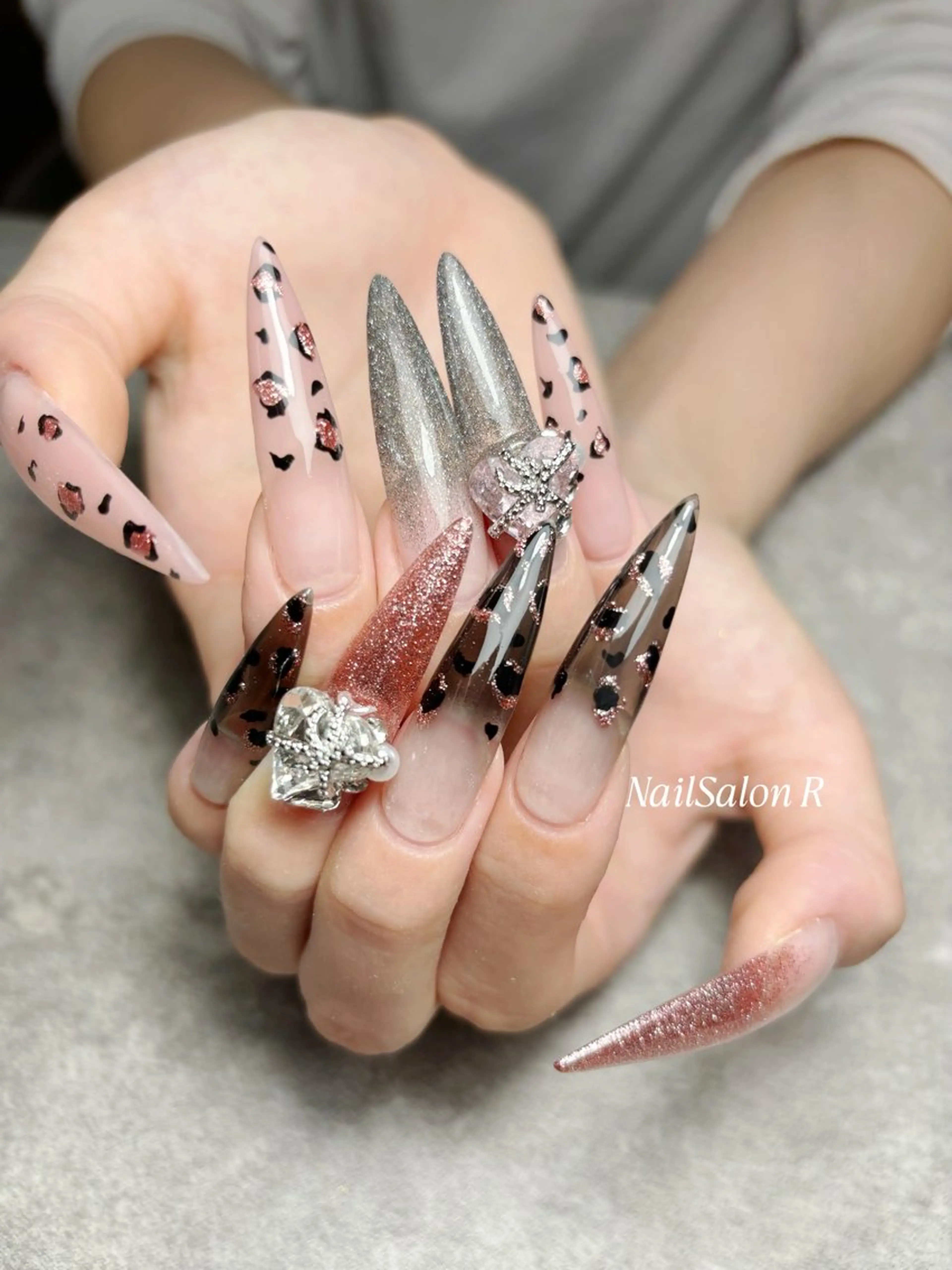 ネイル アートネイル チークネイル 長さ出し フットネイル ジェルネイル ハンドネイル NailSalon R(ネイルサロンアール)所属・NailSalonR 宮里のネイルデザイン