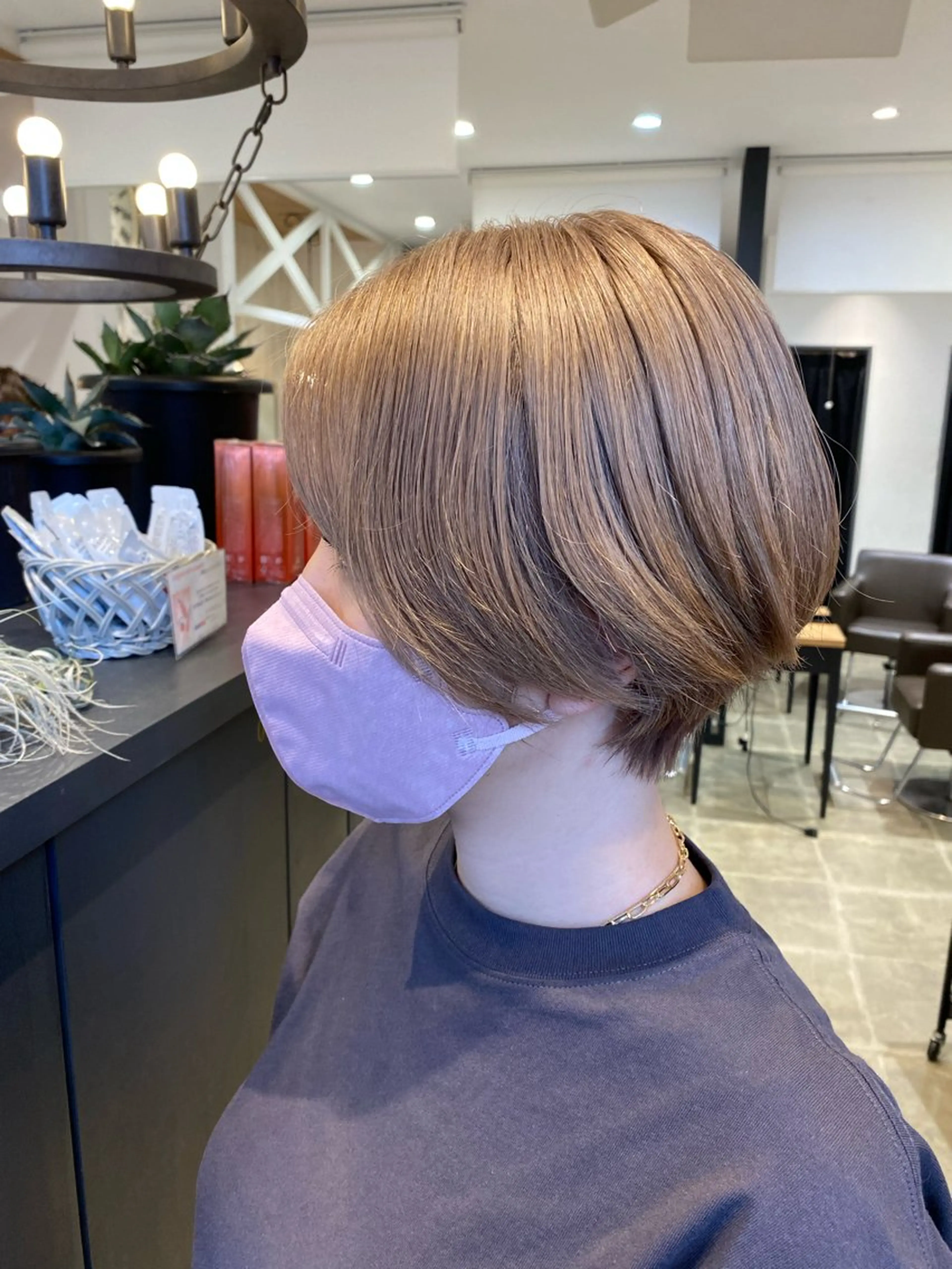 ショート カラー ベージュカラー ハイトーンカラー ホワイトベージュ ショートヘア 柴田 枝利子のヘアスタイル