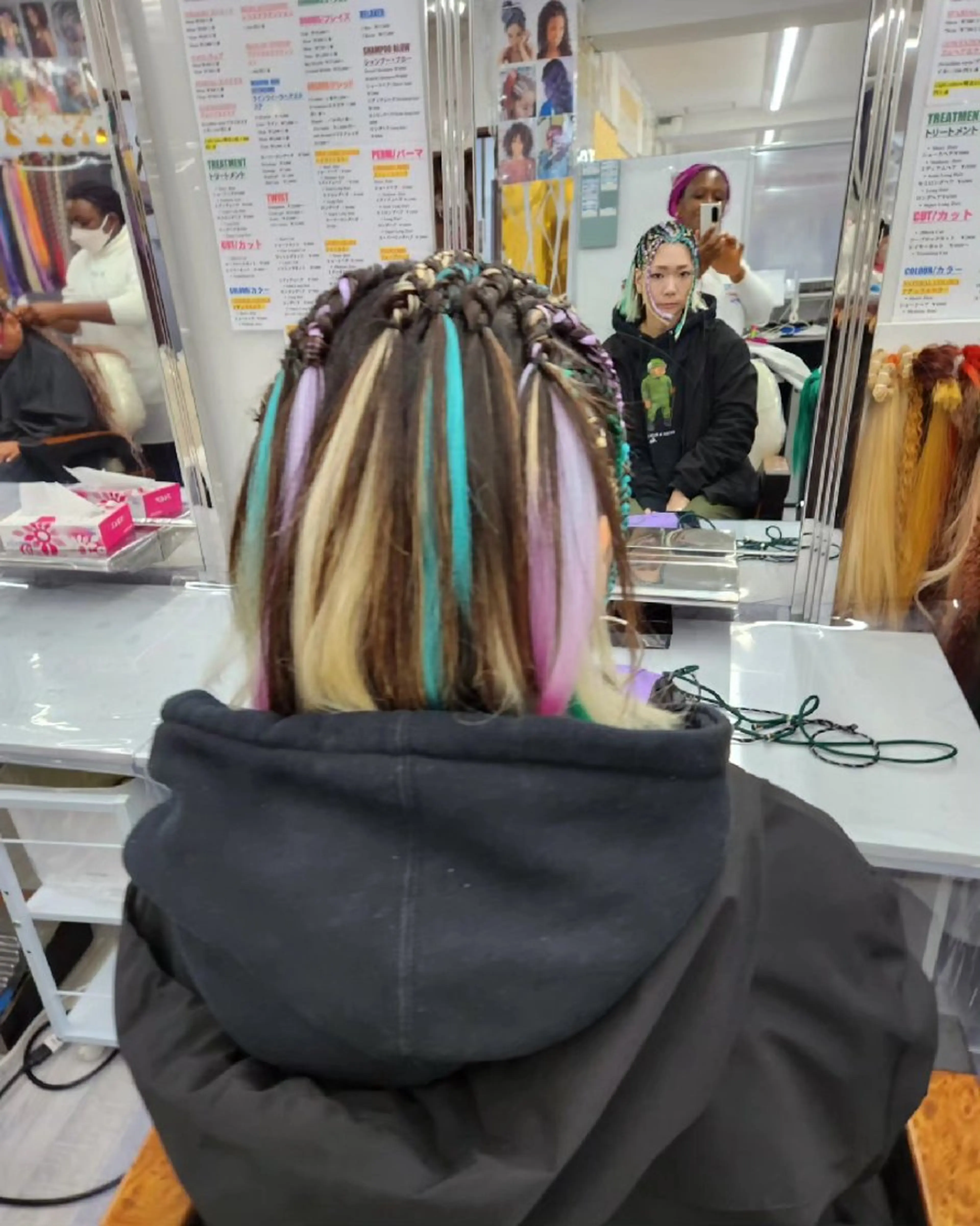  渡辺 マリのヘアスタイル