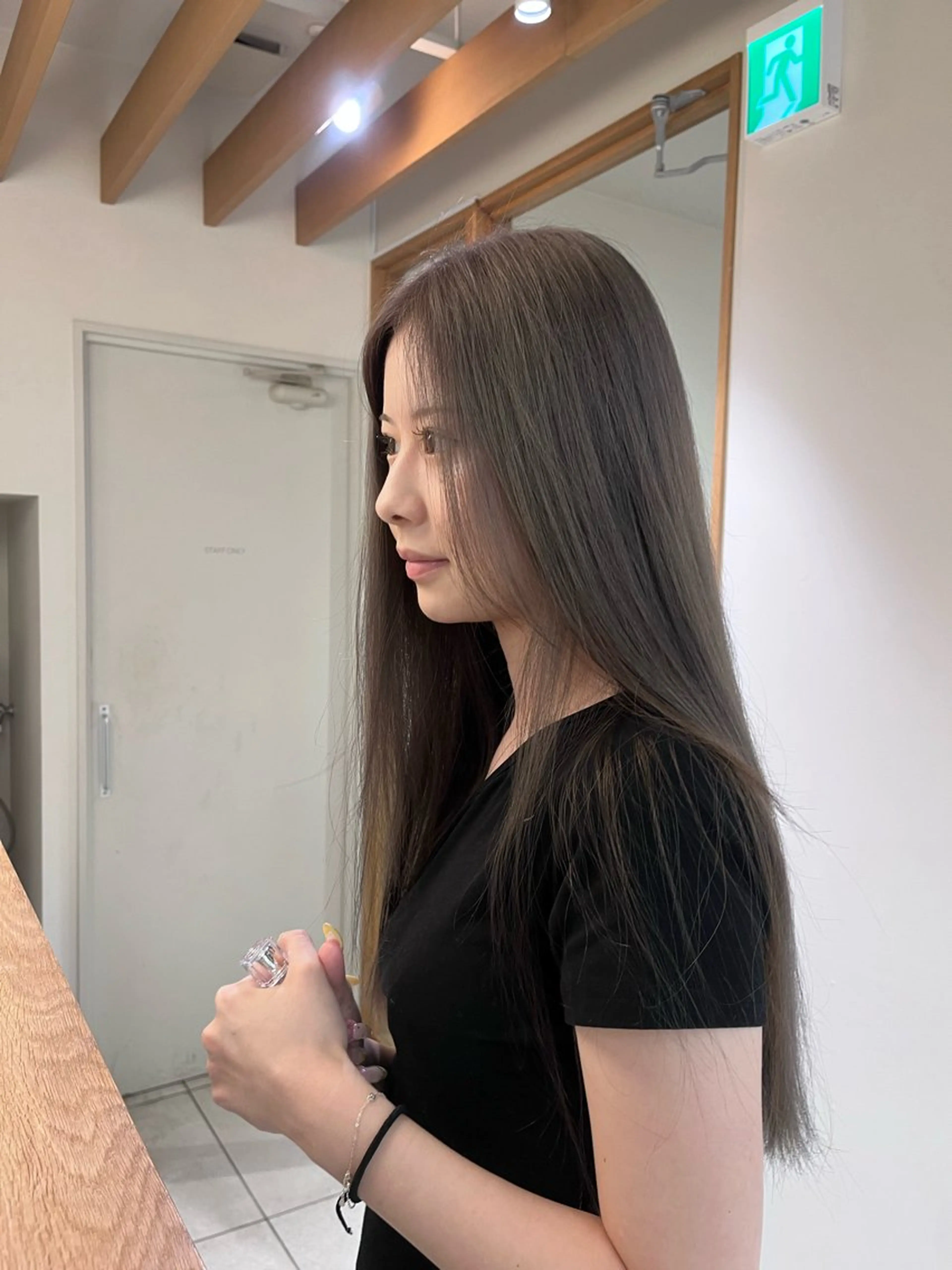 カラー 横井 優奈のヘアスタイル