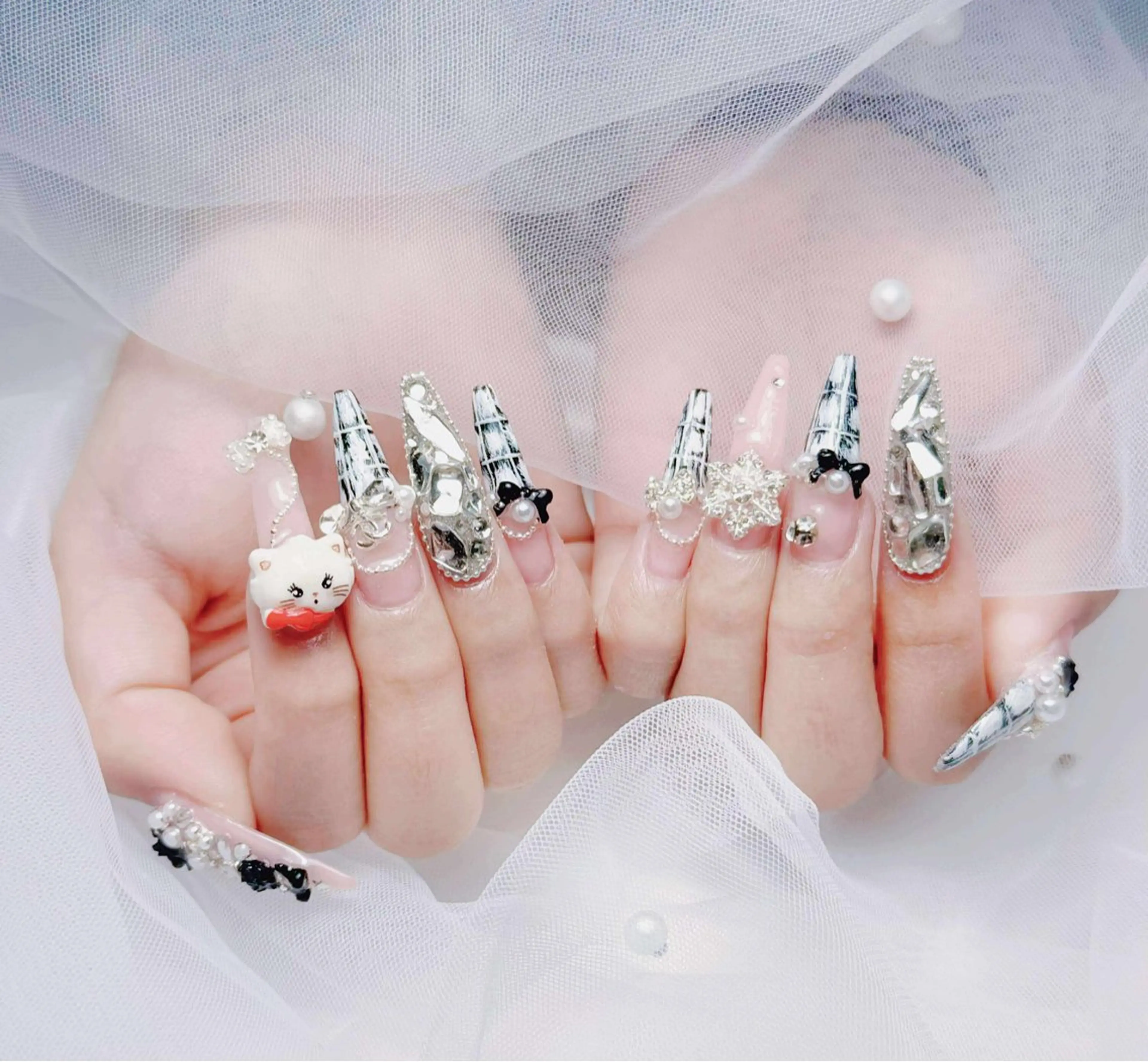 ネイル オーロラネイル ボルドー ブラウン ハート ラメ(グリッター) ハンドネイル Nova Nail Shinsaiのネイルデザイン