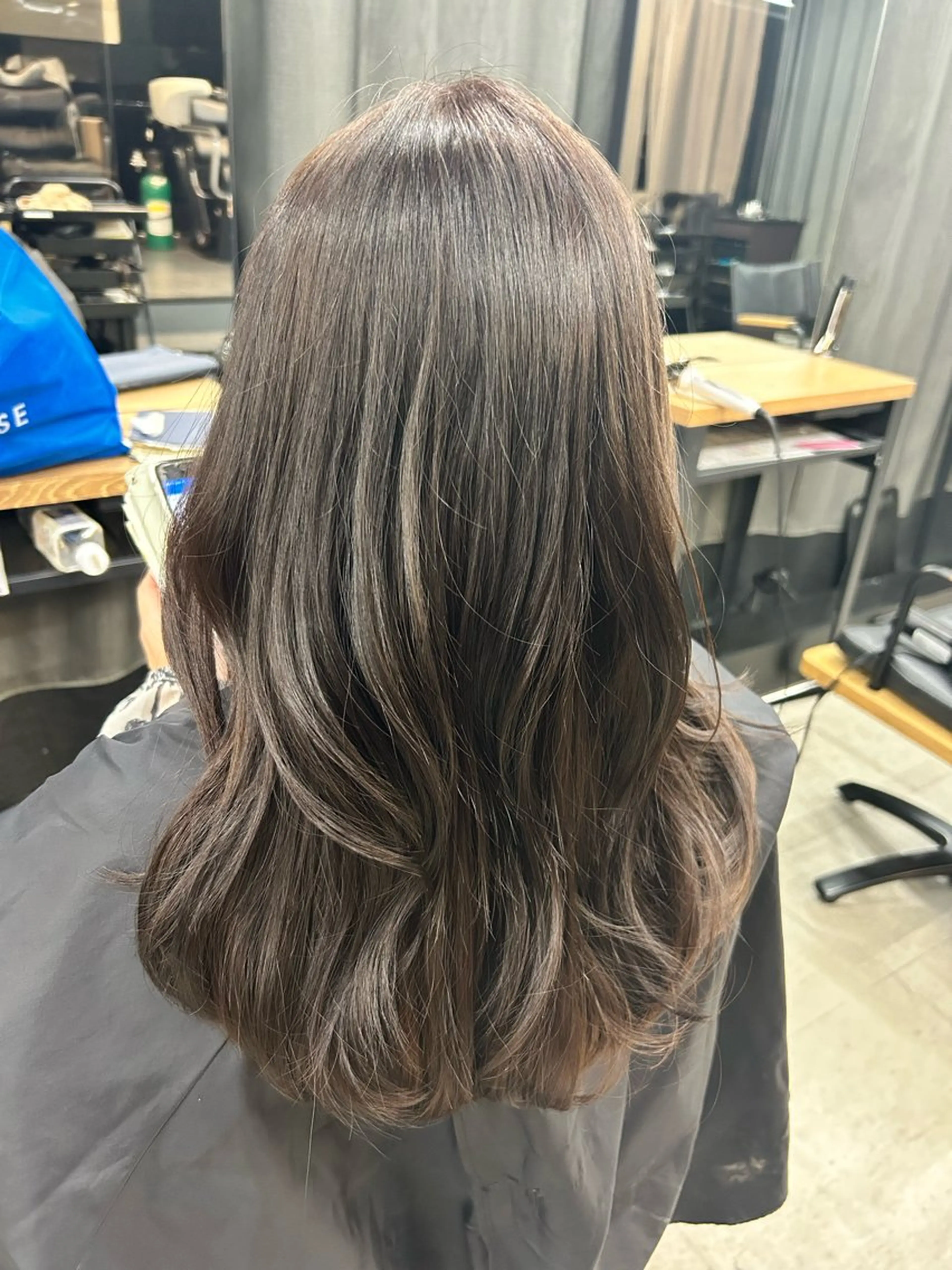 セミロング 女性らしいモテヘア 韓国ヘアhikariのヘアスタイル