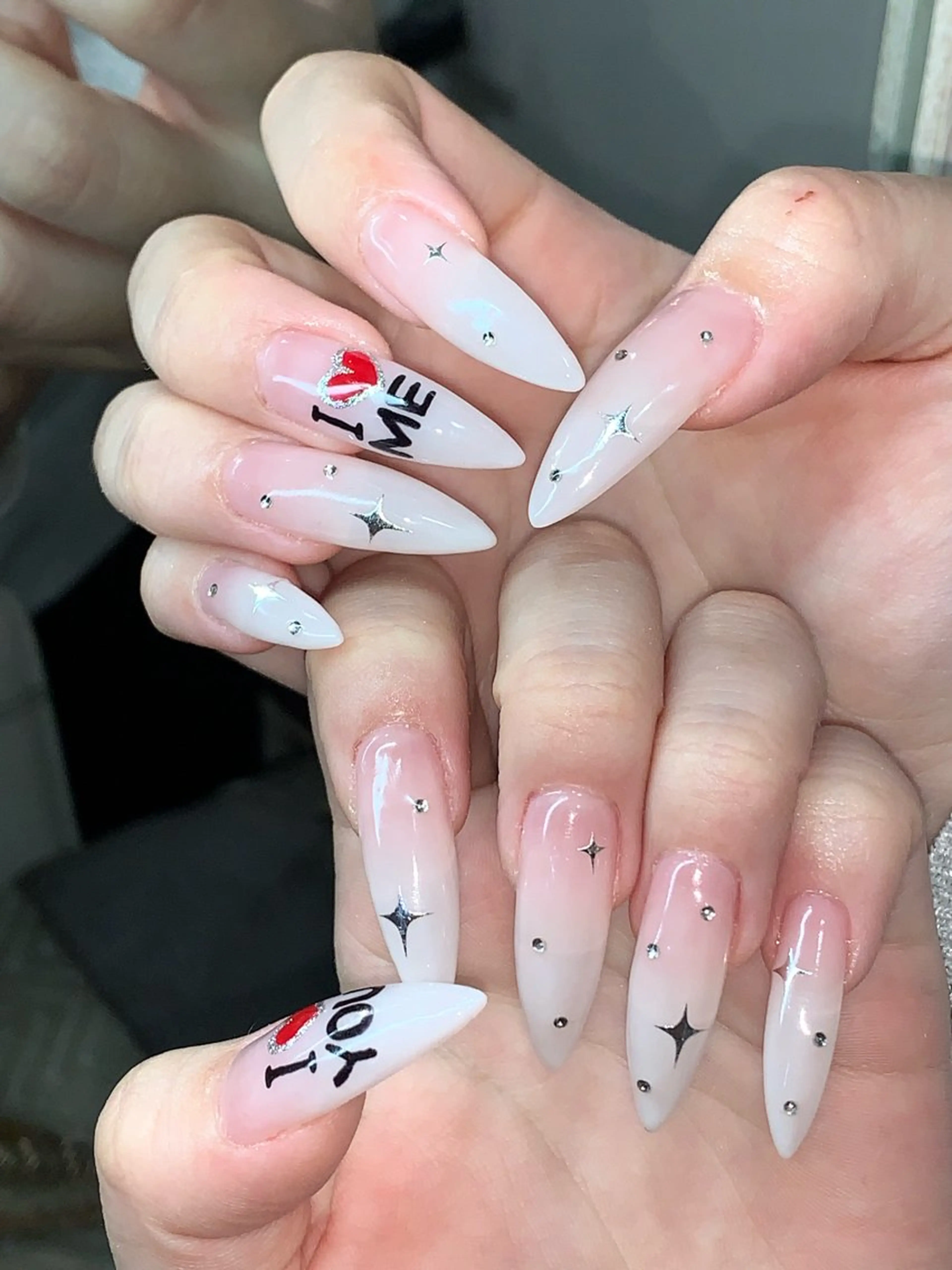 ネイル ハンドネイル NES NAIL所属・さゆり￤推しキャラ ￤ロングネイル🩷のネイルデザイン