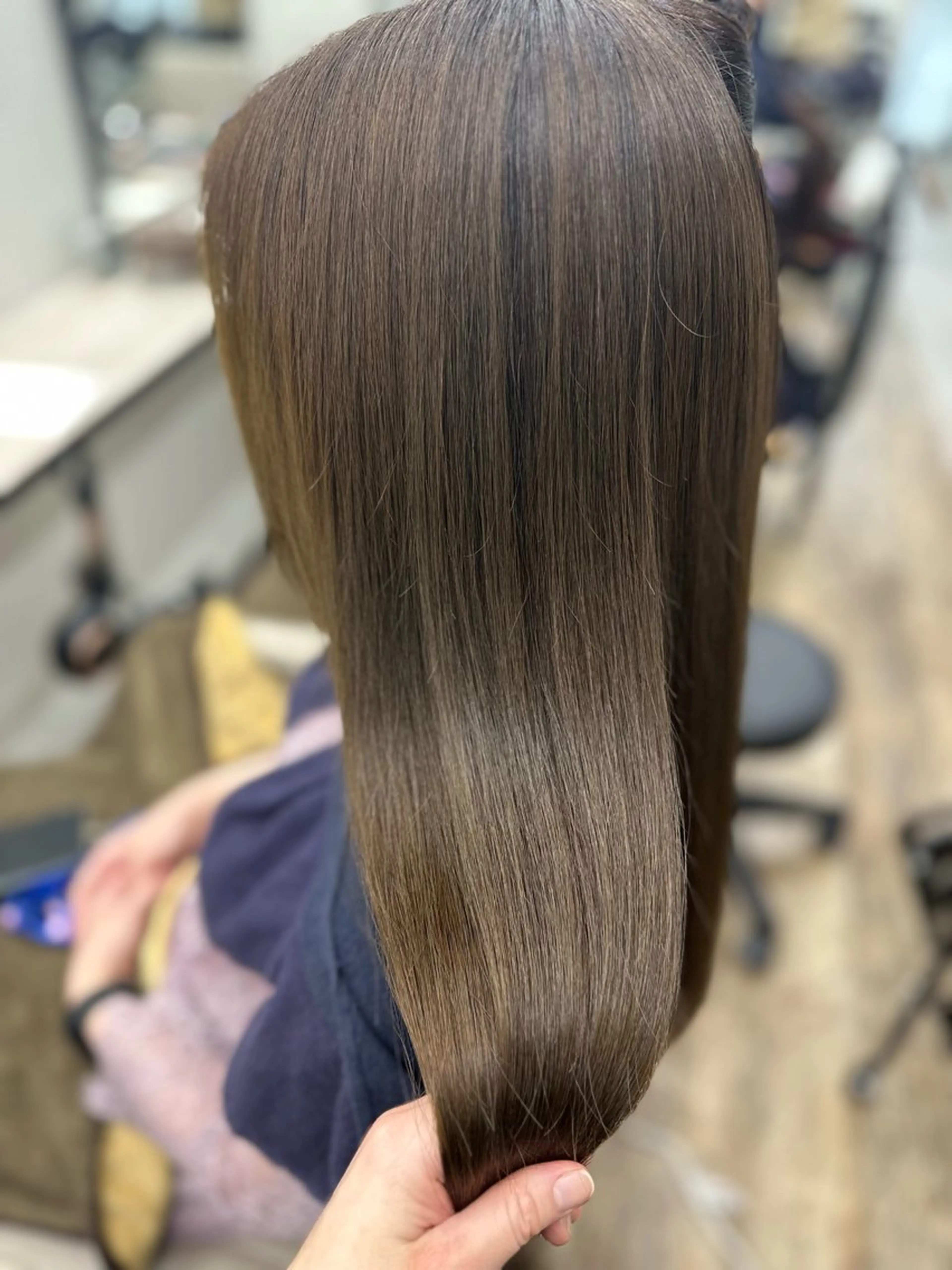 ロング カラー ベージュカラー ブリーチ ブリーチなしカラー オリーブベージュ Uhair本山所属・⟡.·mamiya 縮毛矯正/ヘアセットのヘアスタイル