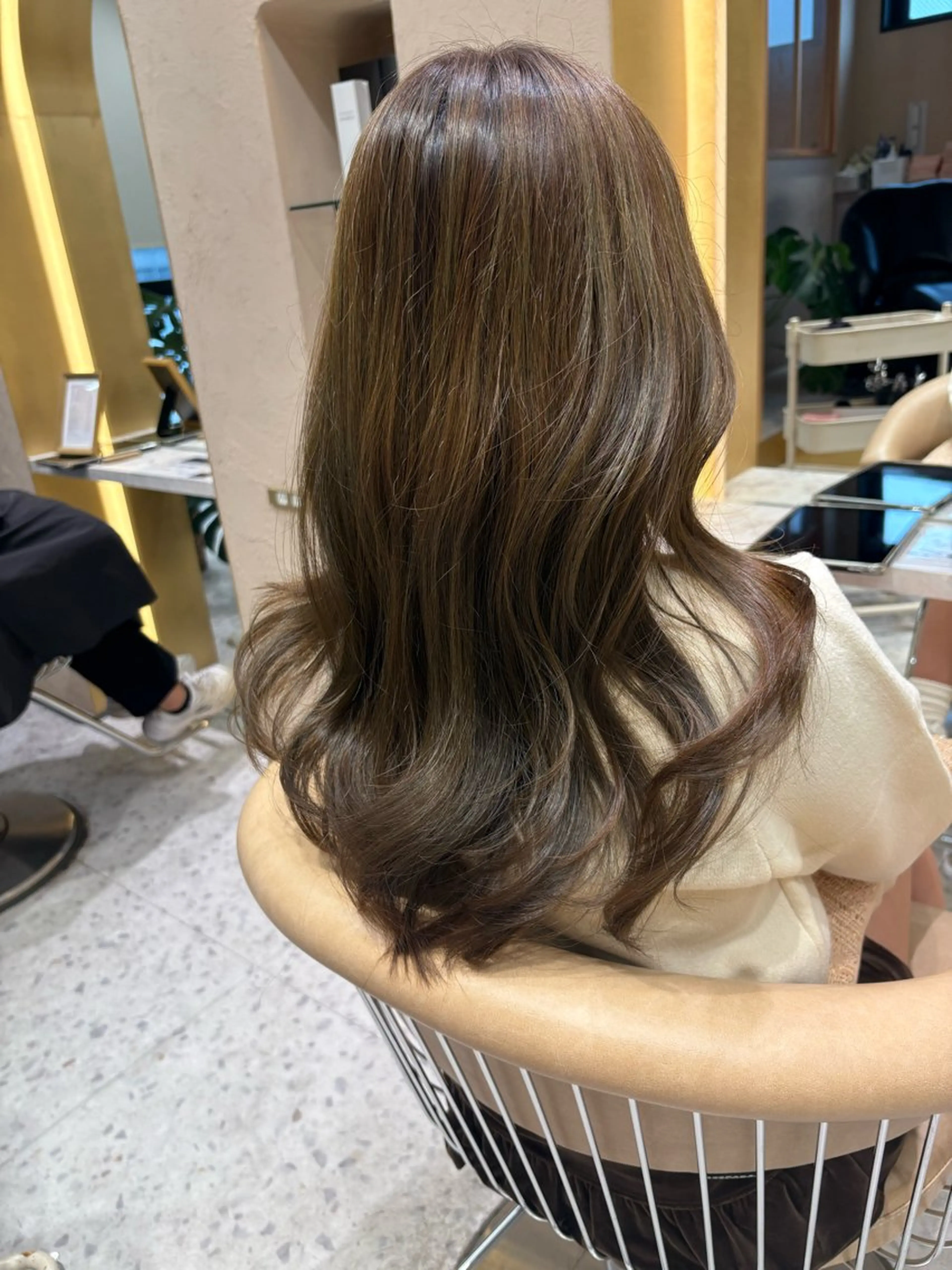 ロング ヘアカラー トリートメント Kanami/韓国風 /艶カラーのヘアスタイル