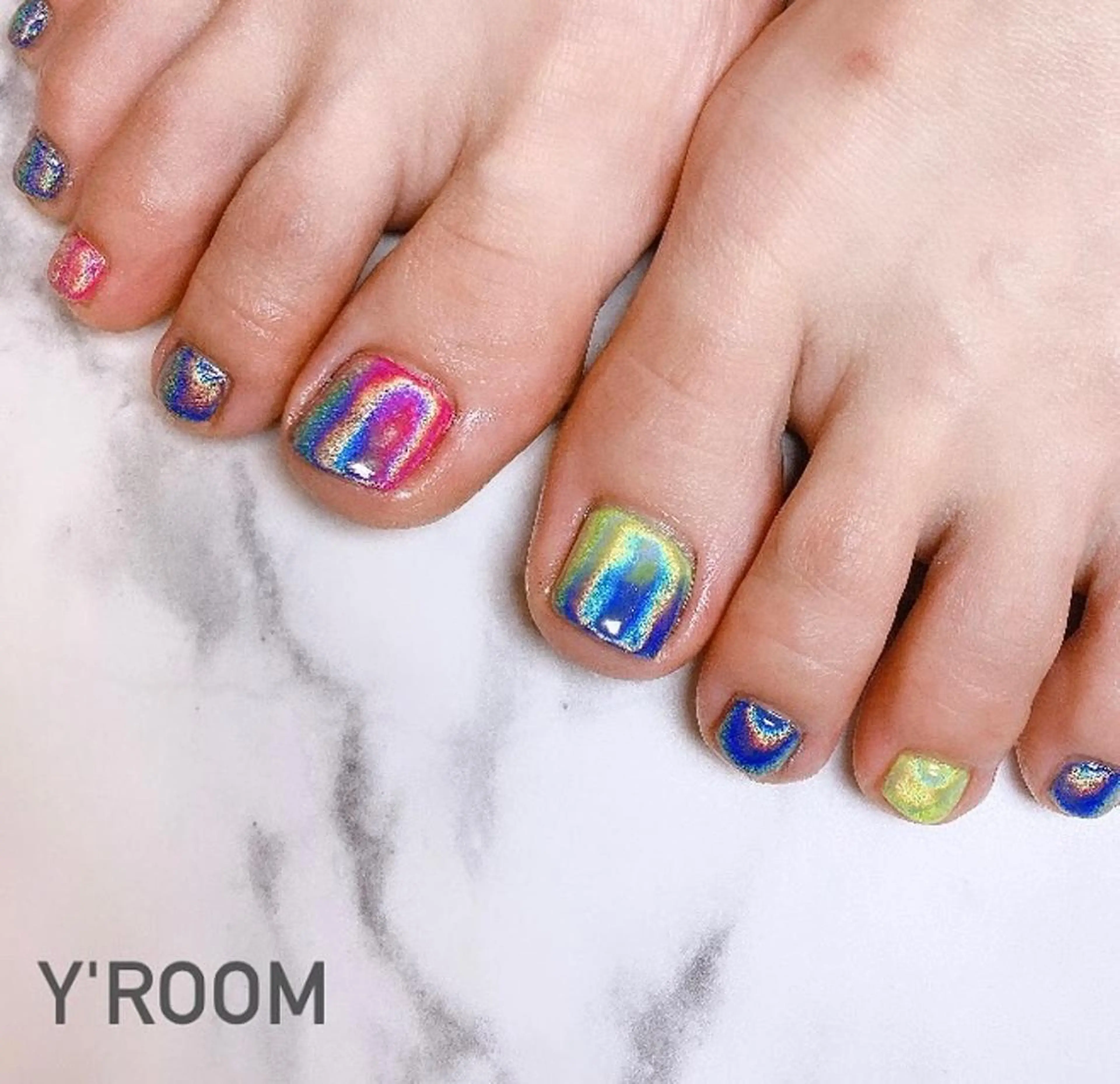 ネイル オーロラネイル フラッシュネイル フットネイル ジェルネイル 氷ネイル・うるうるネイル YUKA （ネイリスト）のネイルデザイン