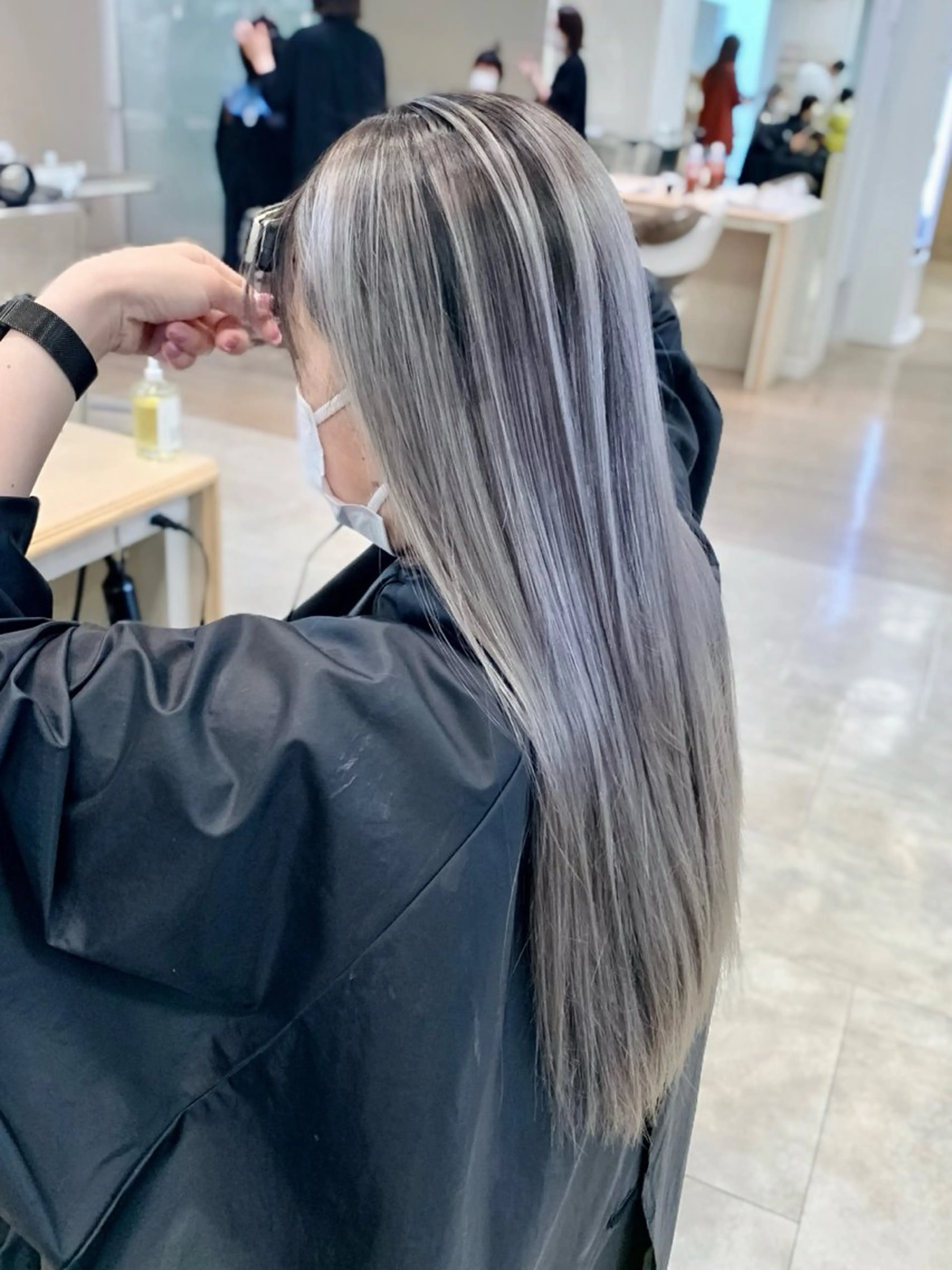 ロング カラー バレイヤージュ レイヤーカット ヘアカラー トリートメント 銀座メンズパーマ🦚 ブリーチ🌿レイヤーのヘアスタイル