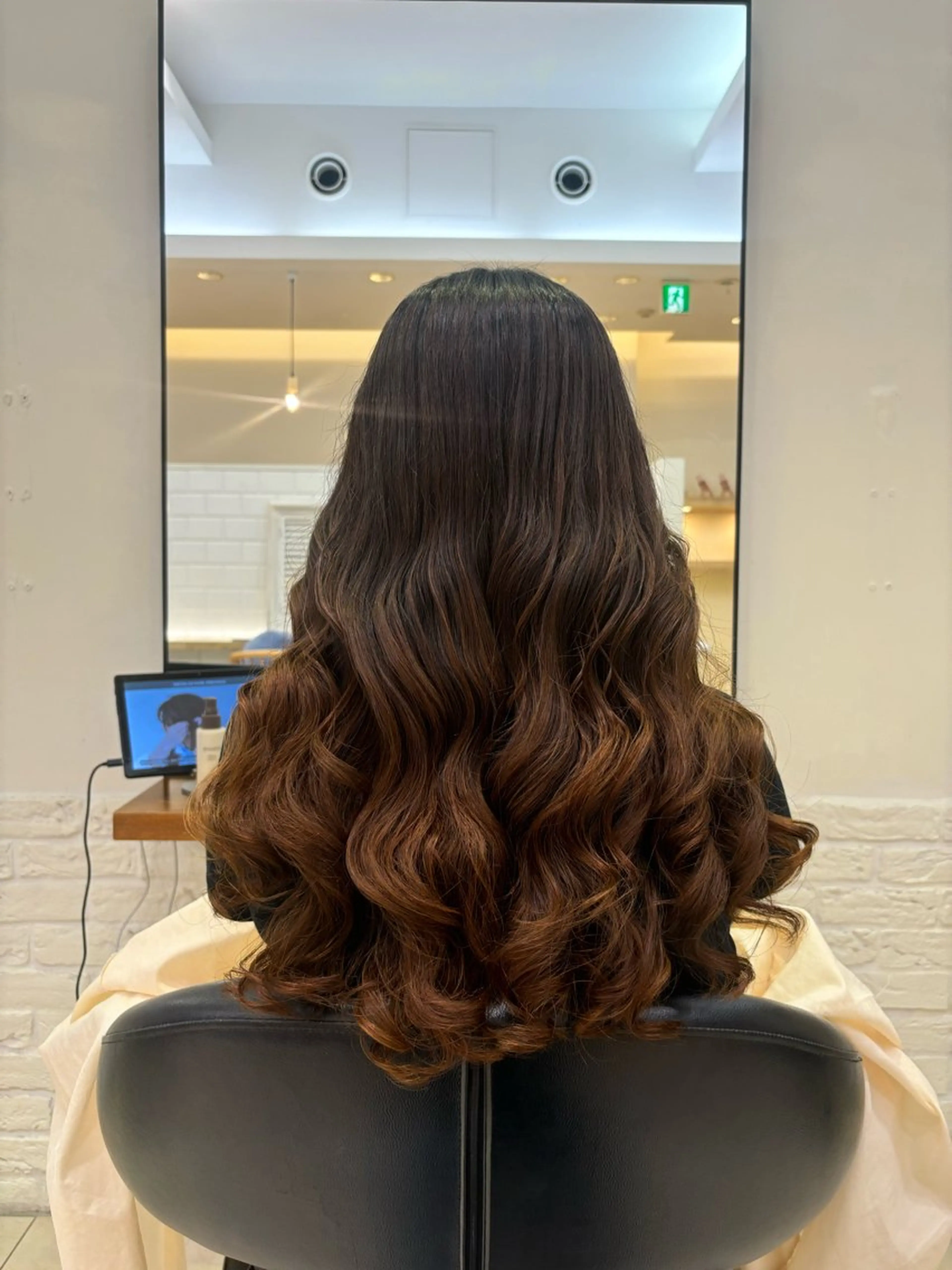 ロング カット パーマ コテ巻き風パーマ🫧 麻尋のヘアスタイル