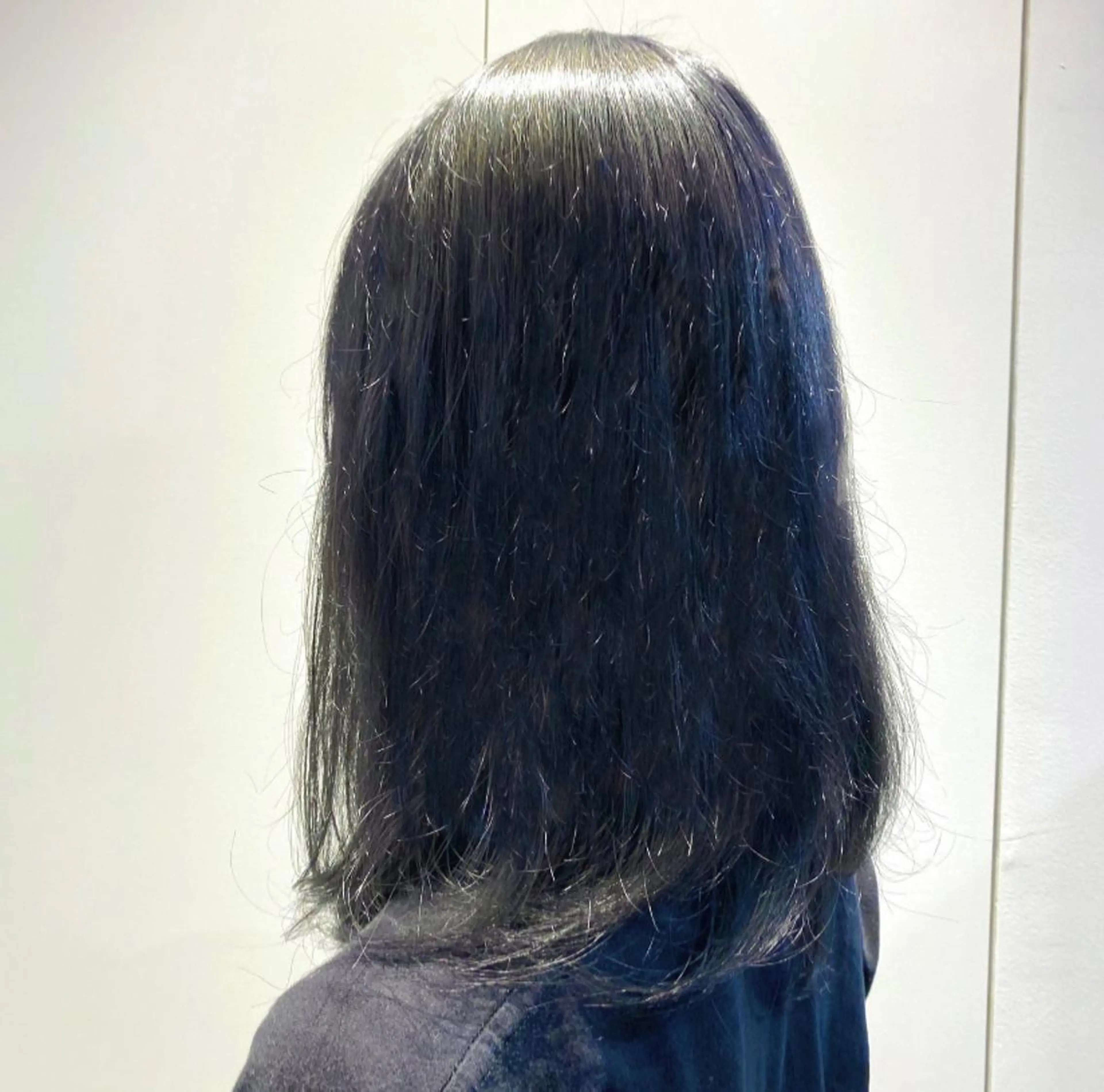 ミディアム カラー 黒髪 ネイビーカラー 増子 祐太朗のヘアスタイル