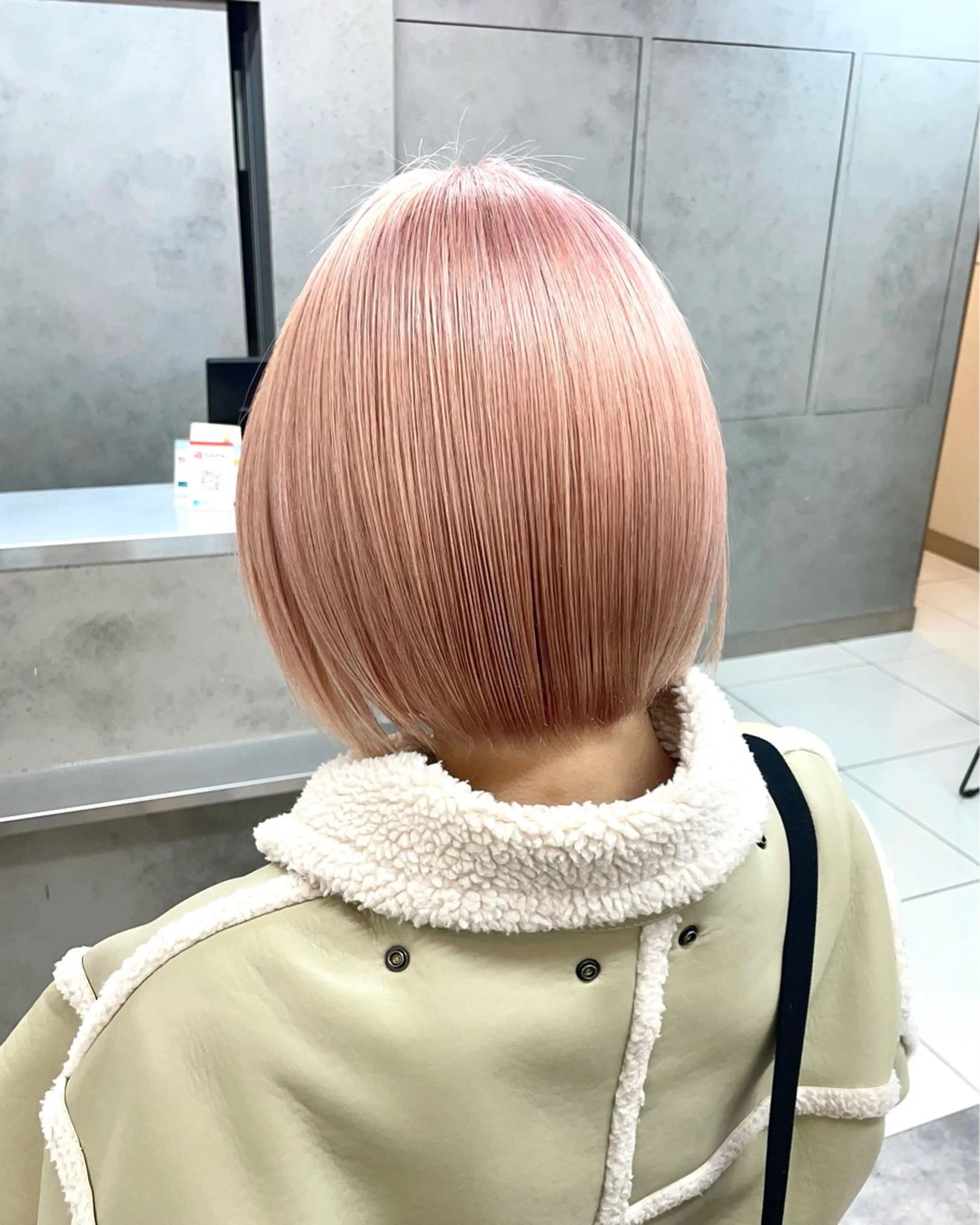 ショート カラー ヘアアレンジ ボブ/透明感ベージュ 🫧クルミ🌟のヘアスタイル