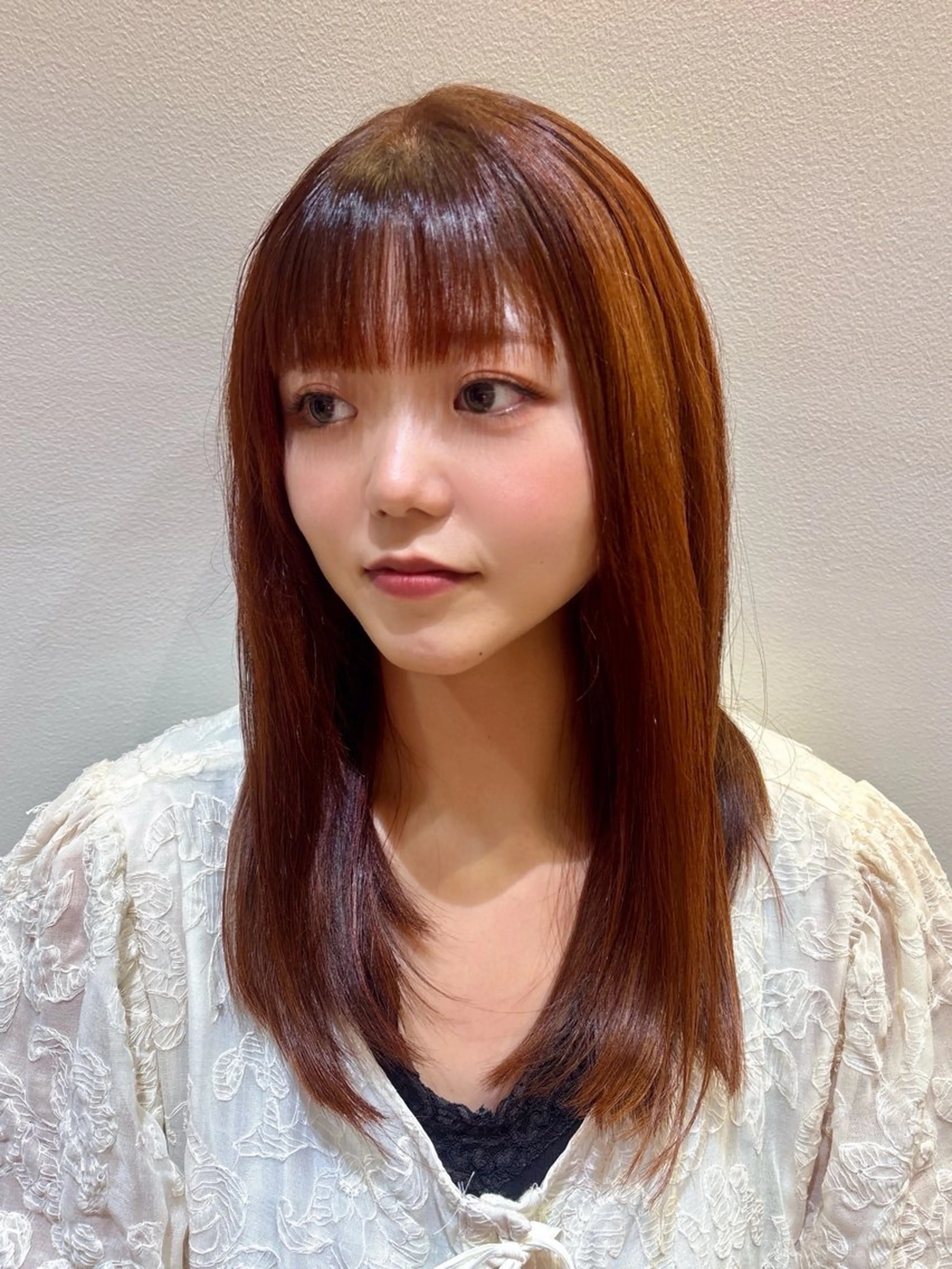 セミロング ヘアカラー トリートメント ayumi🦖/ ブリーチ/髪質改善のヘアスタイル