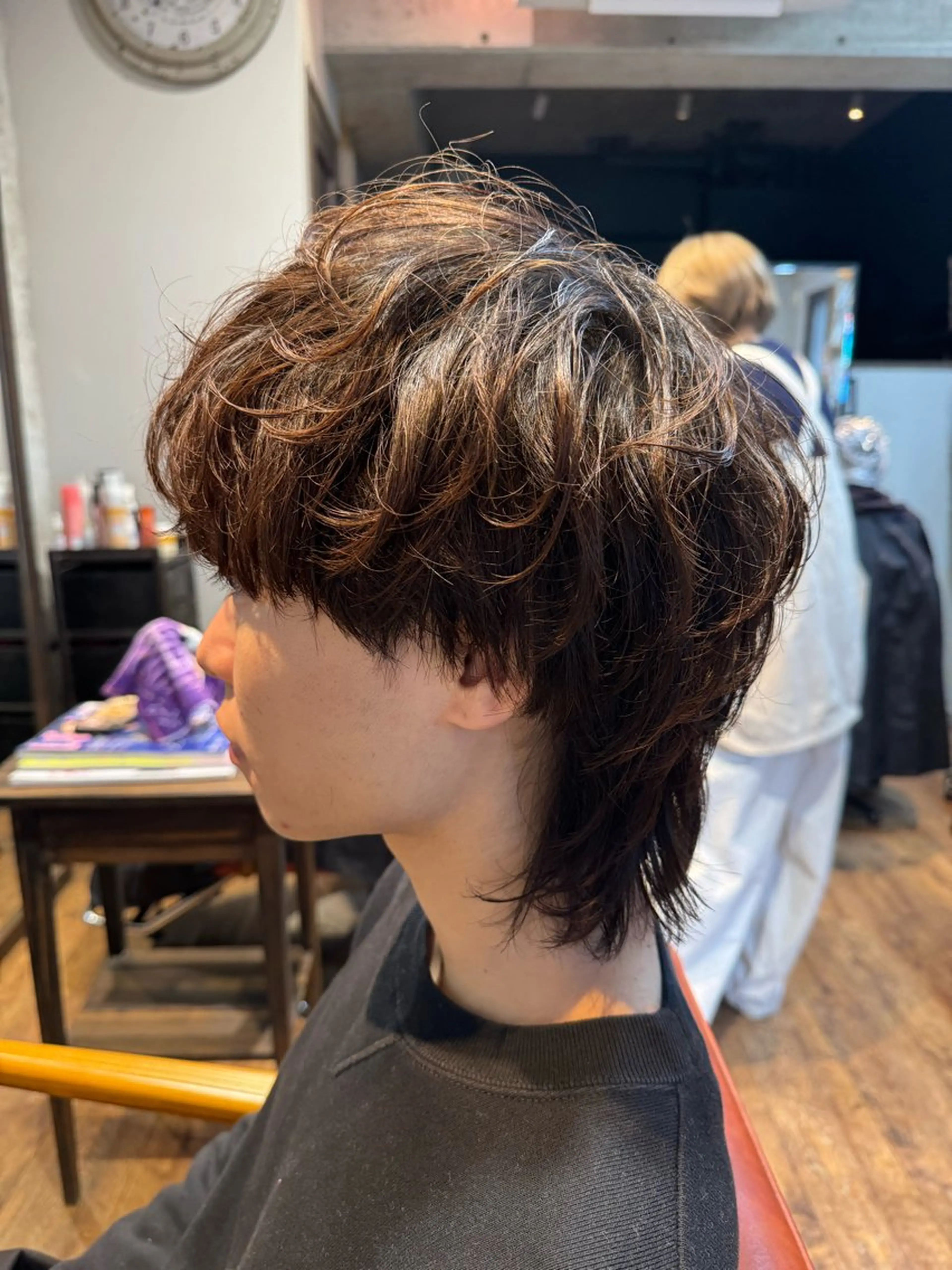 ショート カラー パーマ ヘアアレンジ メンズ マッシュウルフ マッシュ メンズパーマ ツイストスパイラルパーマ メンズウルフカット カット パーマ ヘッドスパ ヘアセット HAIR STUDIO  buzz所属・金子 富士のヘアスタイル