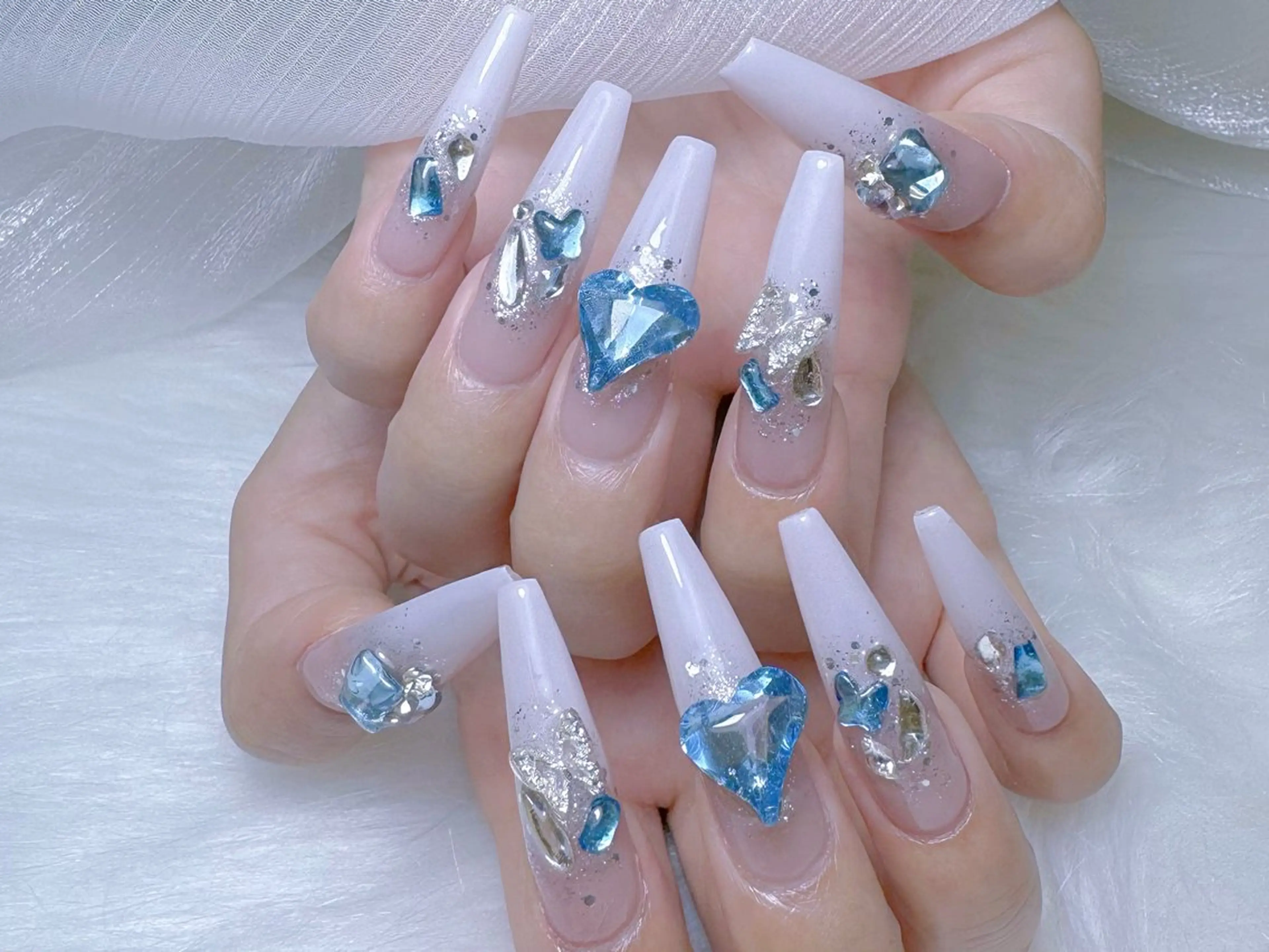 ネイル グラデーション ハート 韓国ネイル スカルプネイル 夏ネイル ハンドネイル MELODY BEAUTY SALON所属・Melody  スカルプ専門店のネイルデザイン