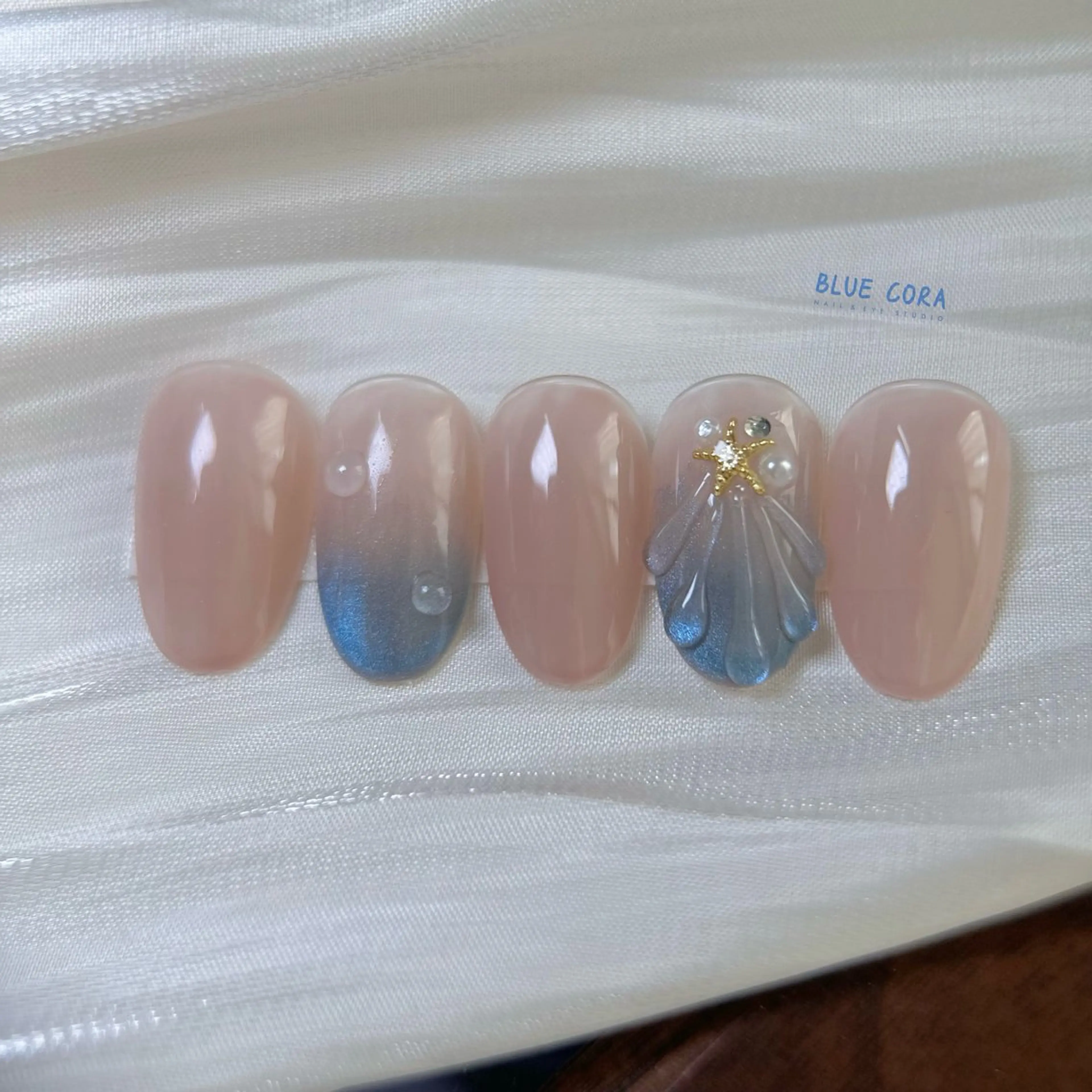 ネイル クリアネイル マグネットネイル ハンドネイル ハンドケア BLUE CORA所属・BLUE CORAのネイルデザイン
