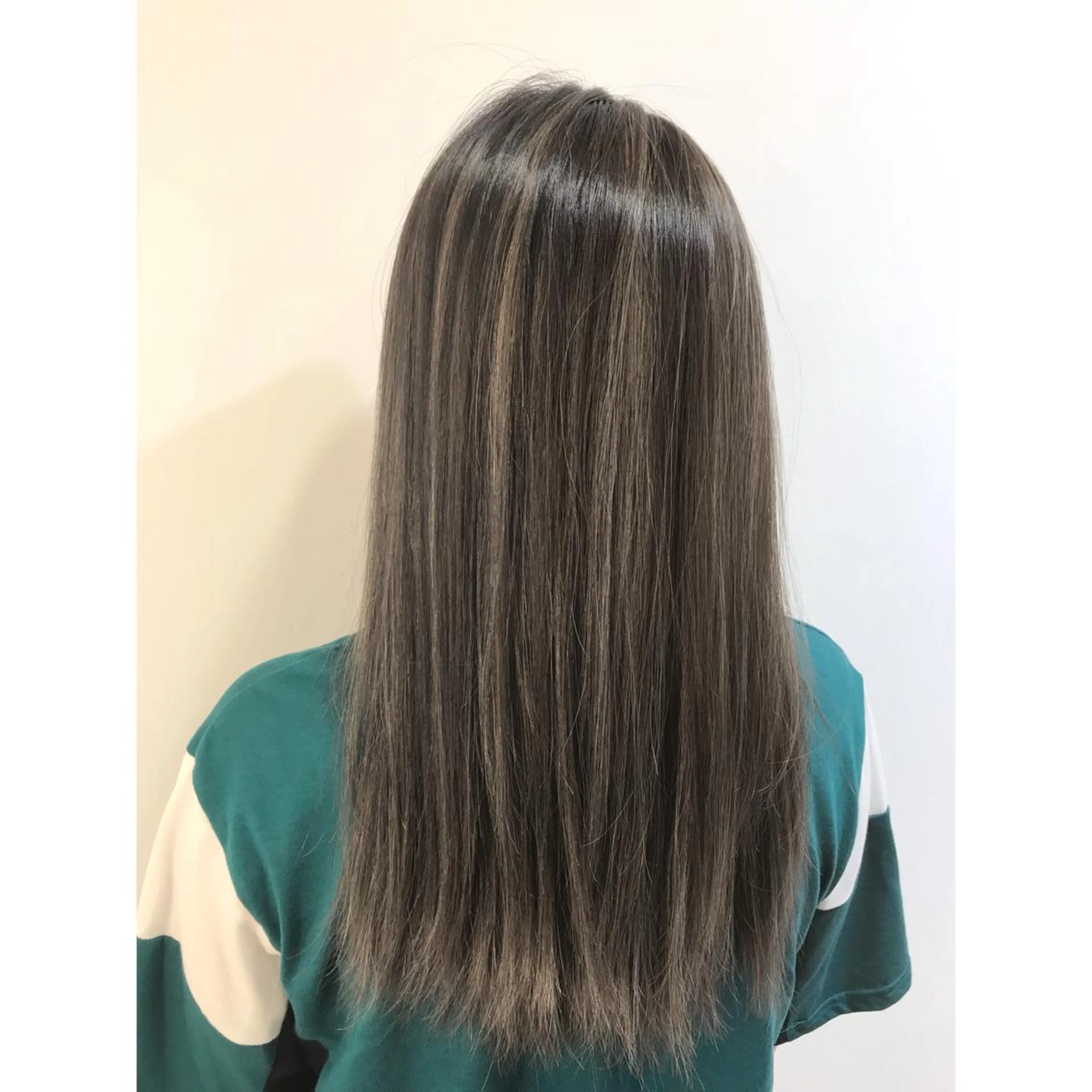 ロング カラー ヘアアレンジ バレイヤージュ ハイライトカラー 3Dハイライト ハイライト レイヤーカット ヘアカラー トリートメント シアーベージュニスト 🥣大石亜里紗のヘアスタイル