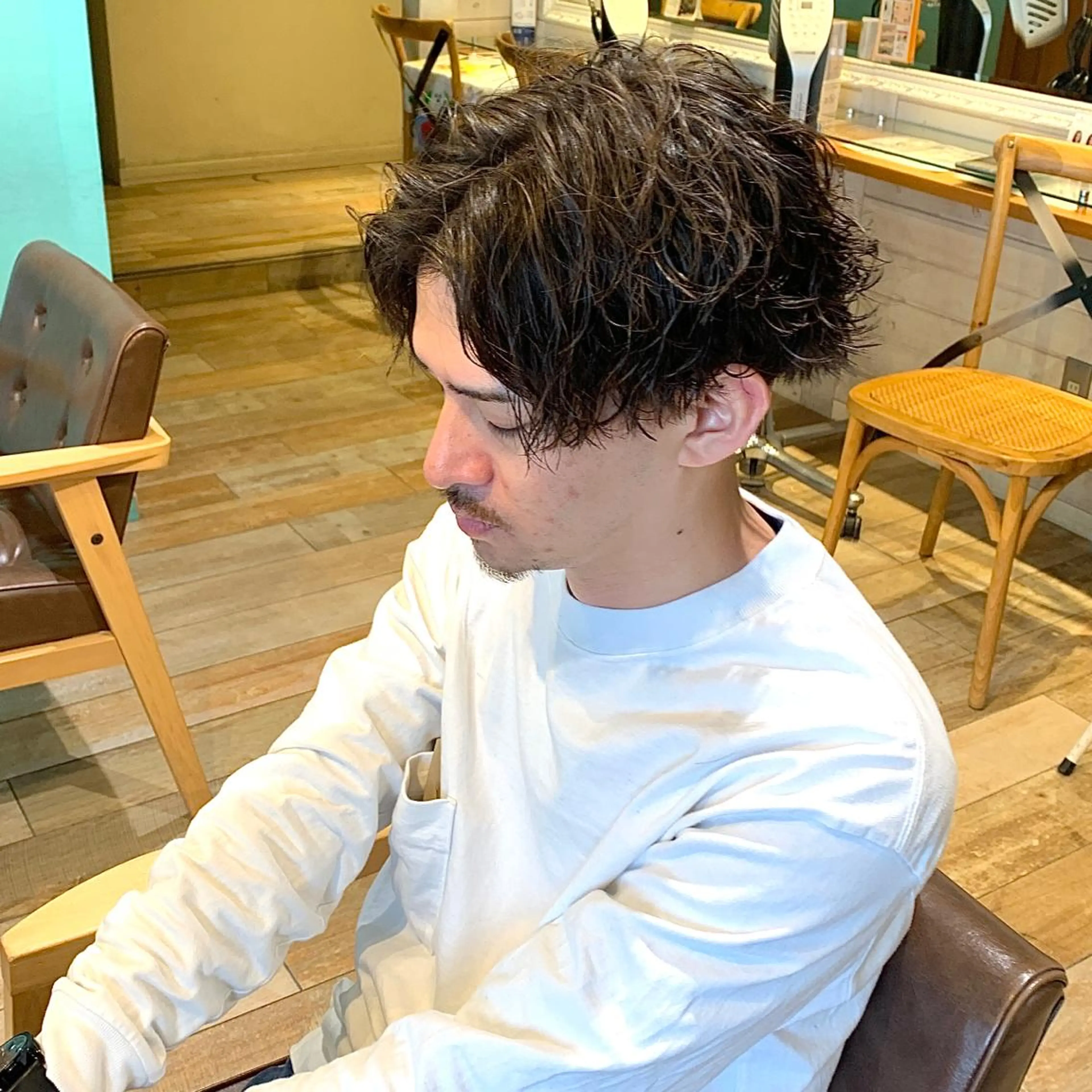 ショート パーマ メンズ カルマパーマ メンズ韓国風 メンズパーマ スペインカール 波巻きパーマ メンズパーマ/ メンズ縮毛矯正美容師のヘアスタイル