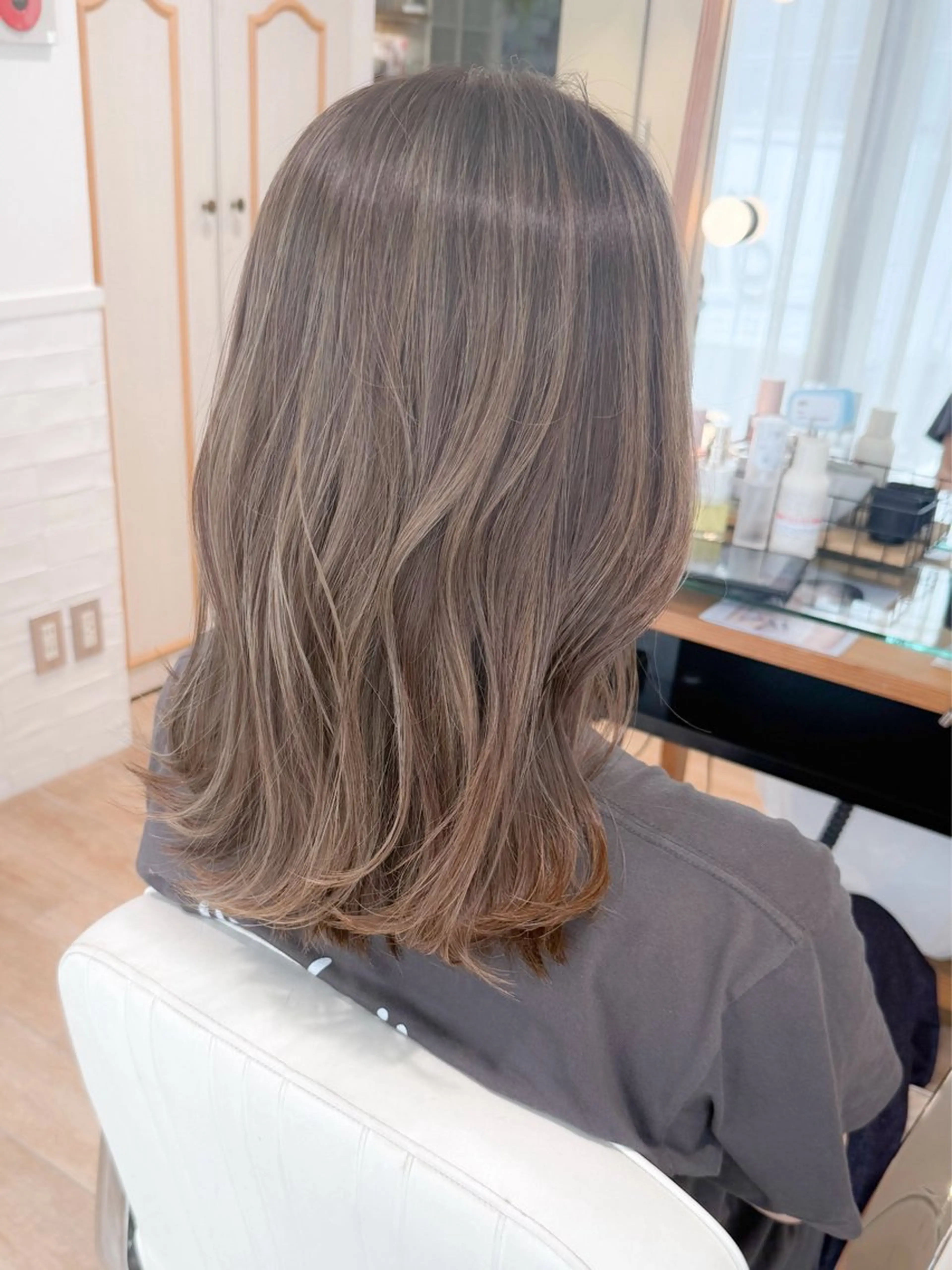 セミロング カラー ダブルカラー グレージュ ヘアカラー ✨カラー支持No.1 🧸ワキ カナコ🧸のヘアスタイル