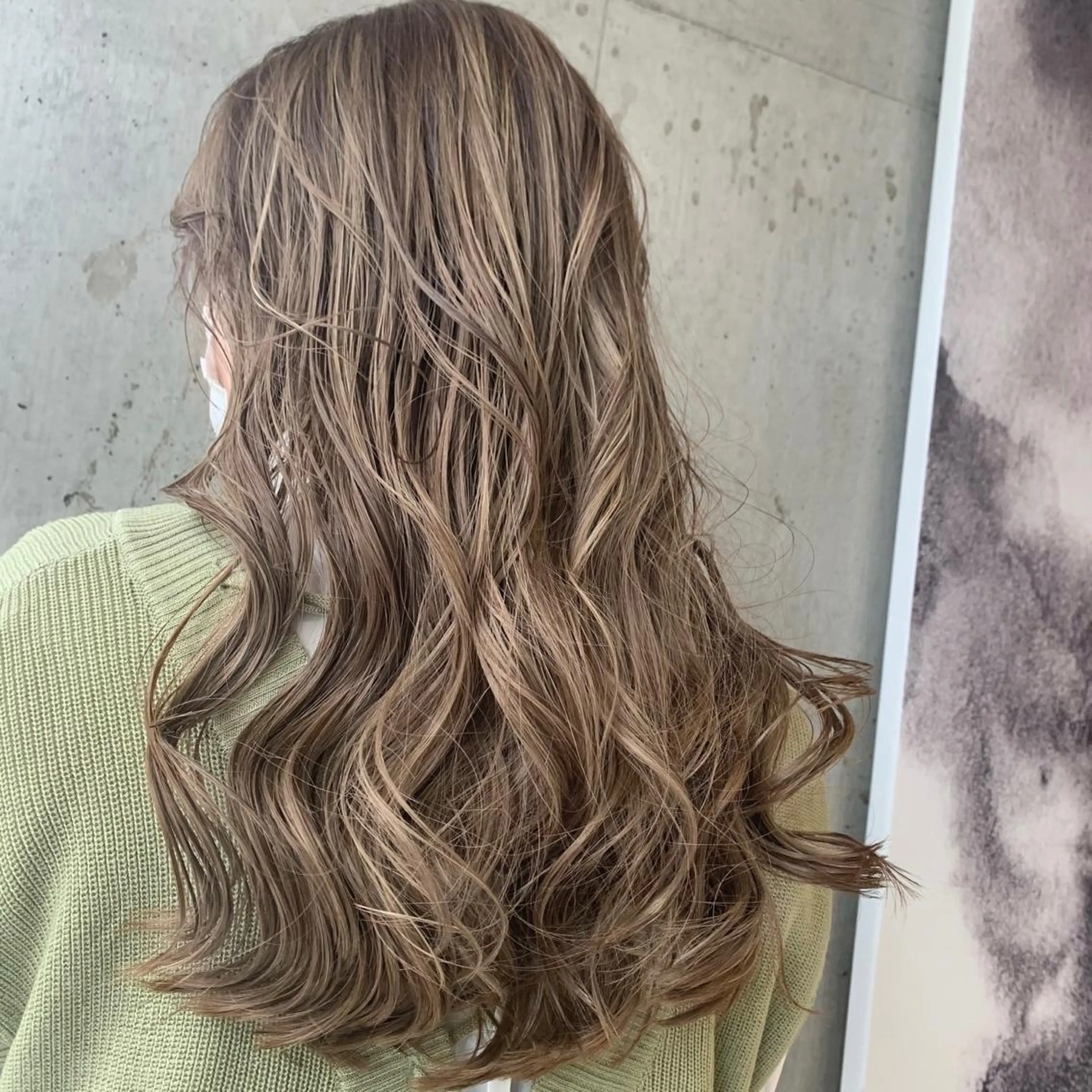 ロング 外国人風カラー ハイライト レイヤーカット カット ヘアカラー hoNua. 栄/透明感カラーのヘアスタイル