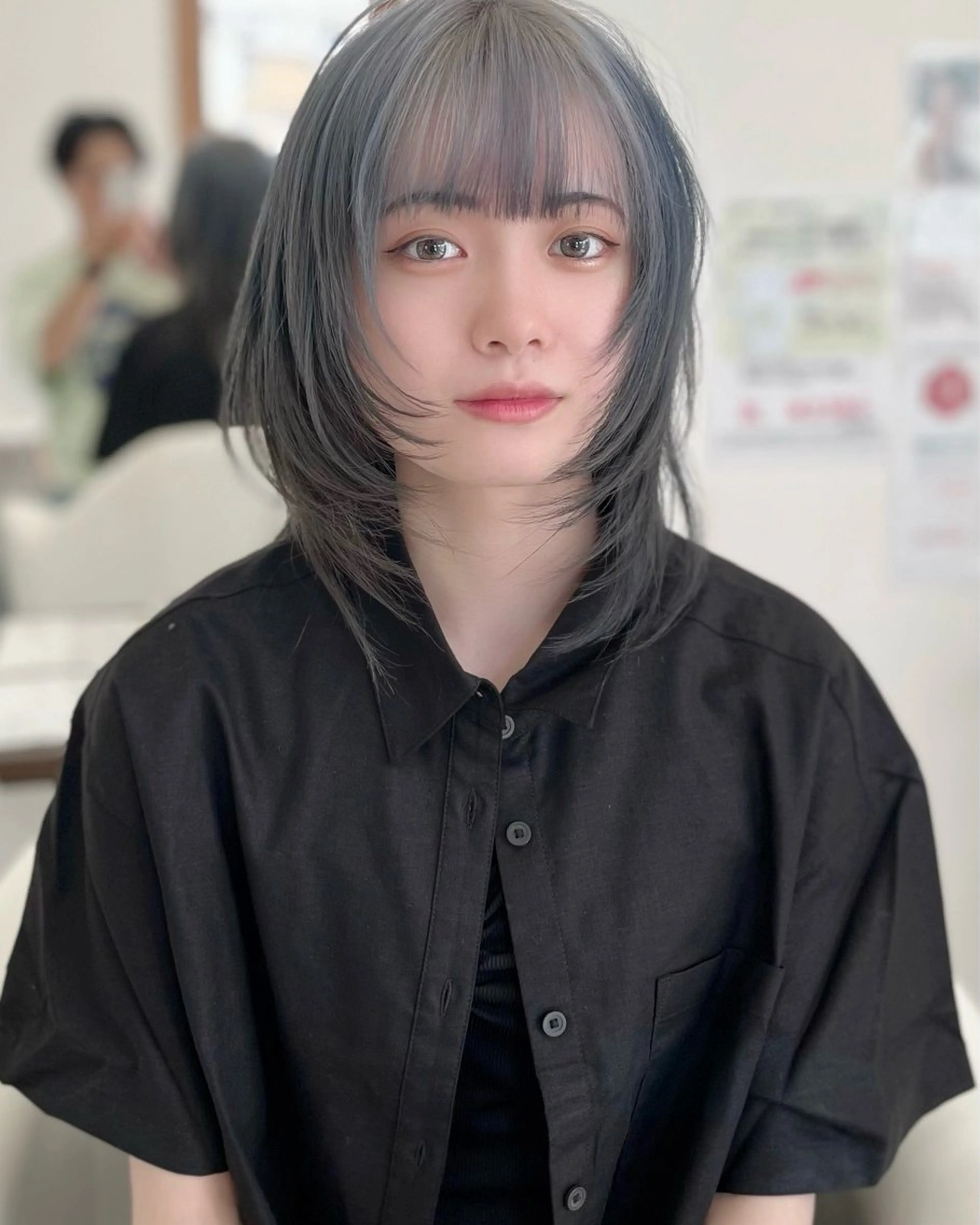 ミディアム アッシュ 顔まわりレイヤー 韓国風ヘア レイヤーカット シースルーバング 髪質改善 東加古川直樹専用のヘアスタイル