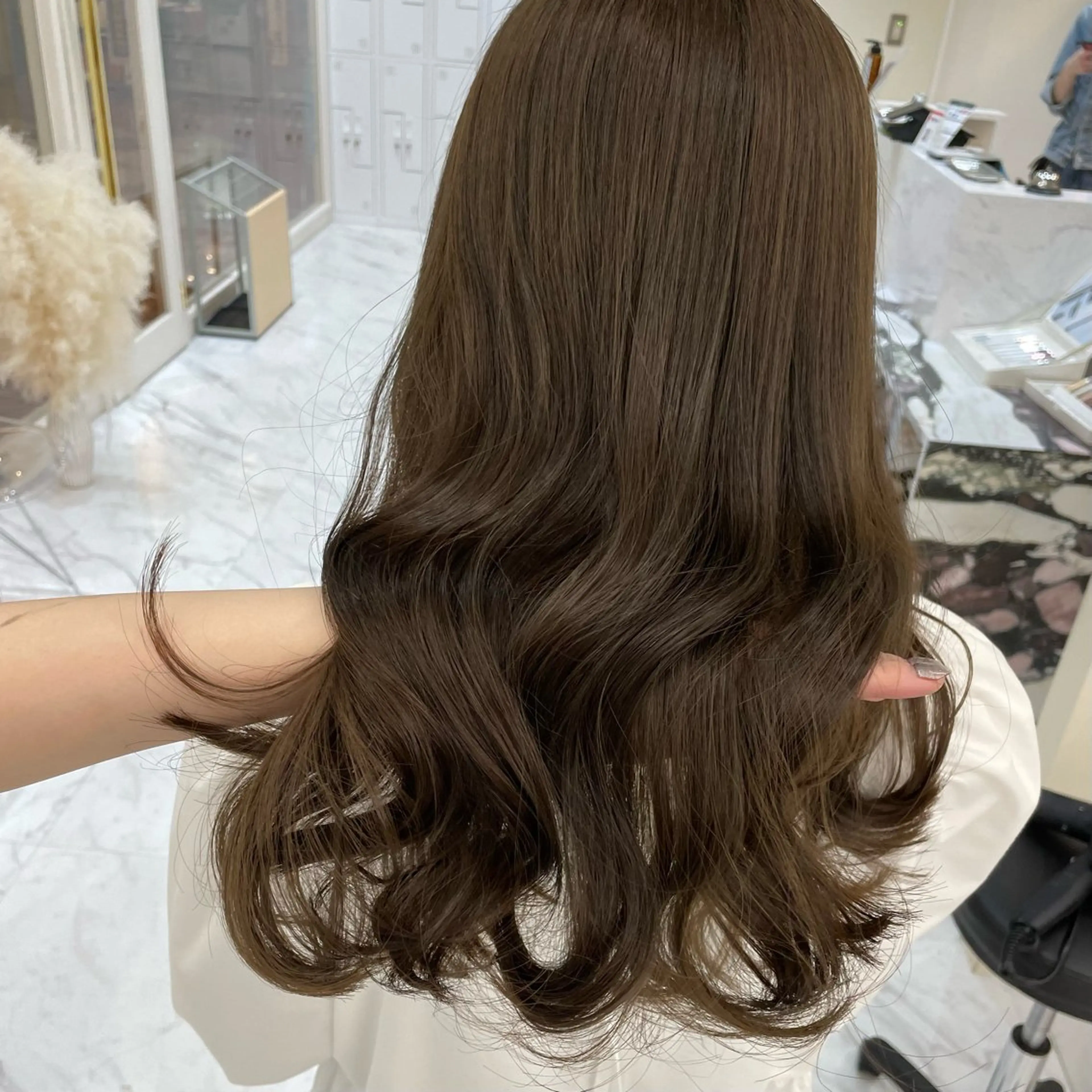 ロング カラー ヘアアレンジ アッシュ ベージュカラー ブリーチ 透明感カラー ダブルカラー カット ヘアカラー トリートメント mao透明感カラー 似合わせヘアメイクのヘアスタイル